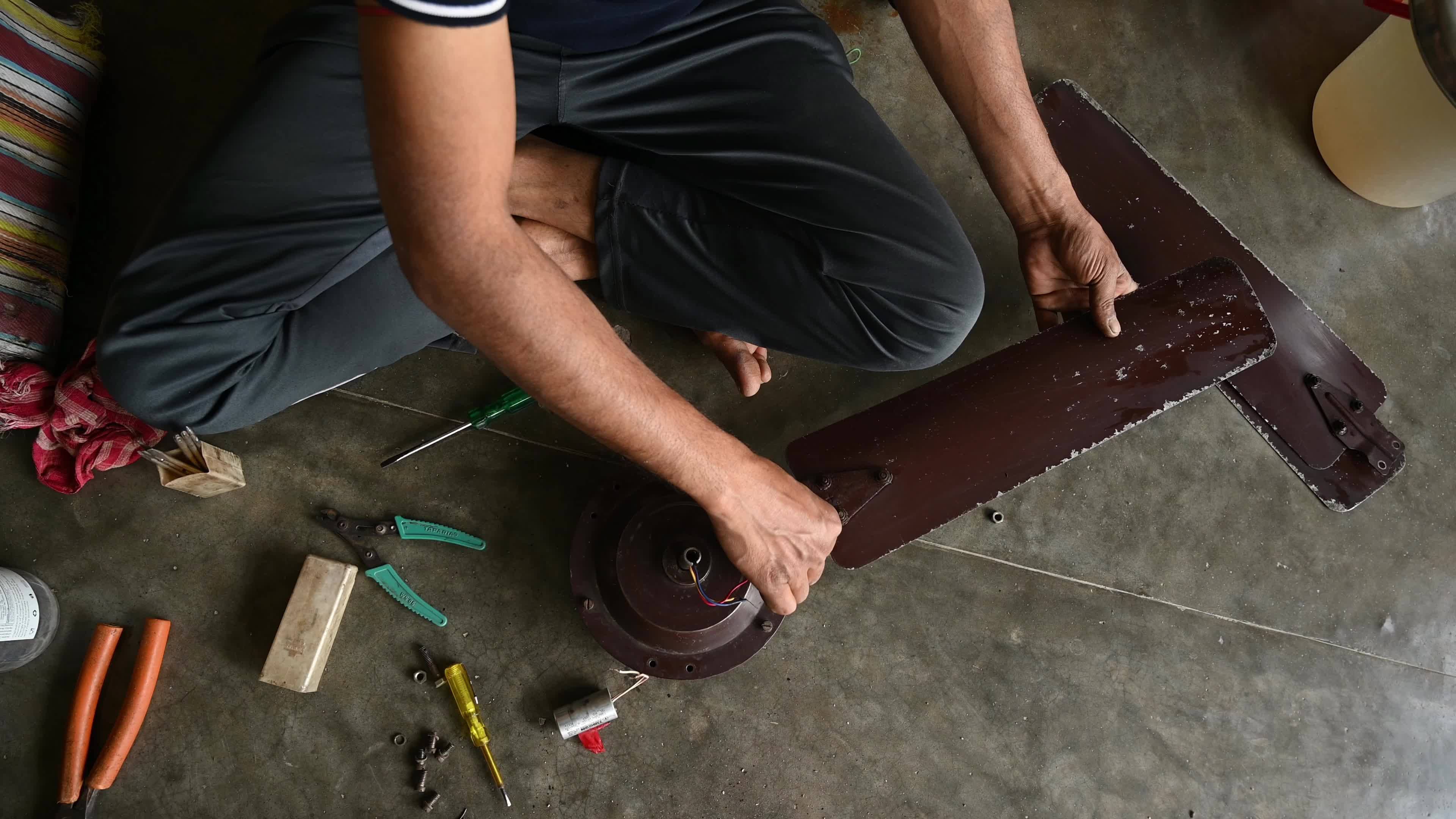 Electricians In India - Indian Economy