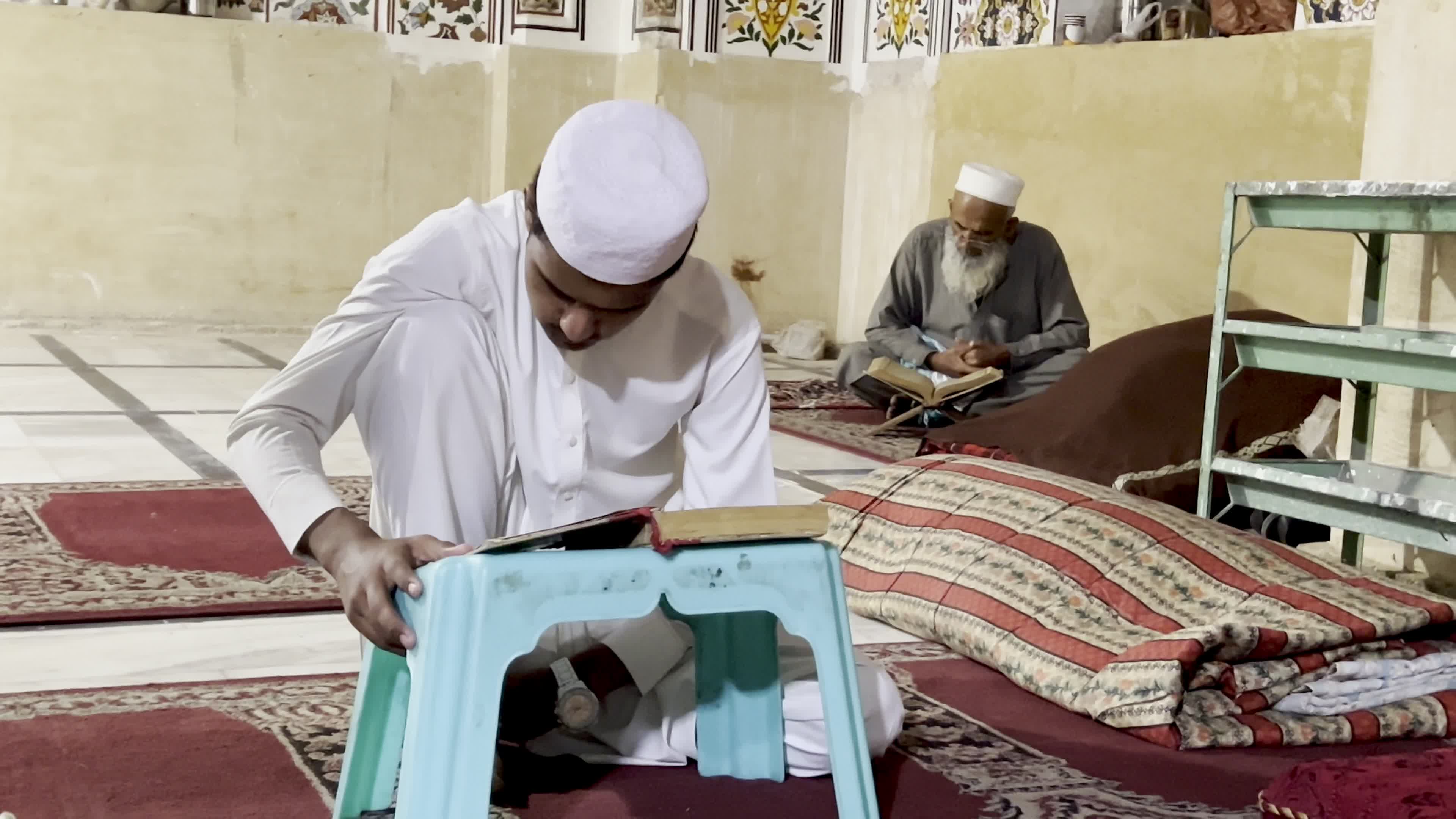Pakistan's Muslims observe the last ten days of Ramadan