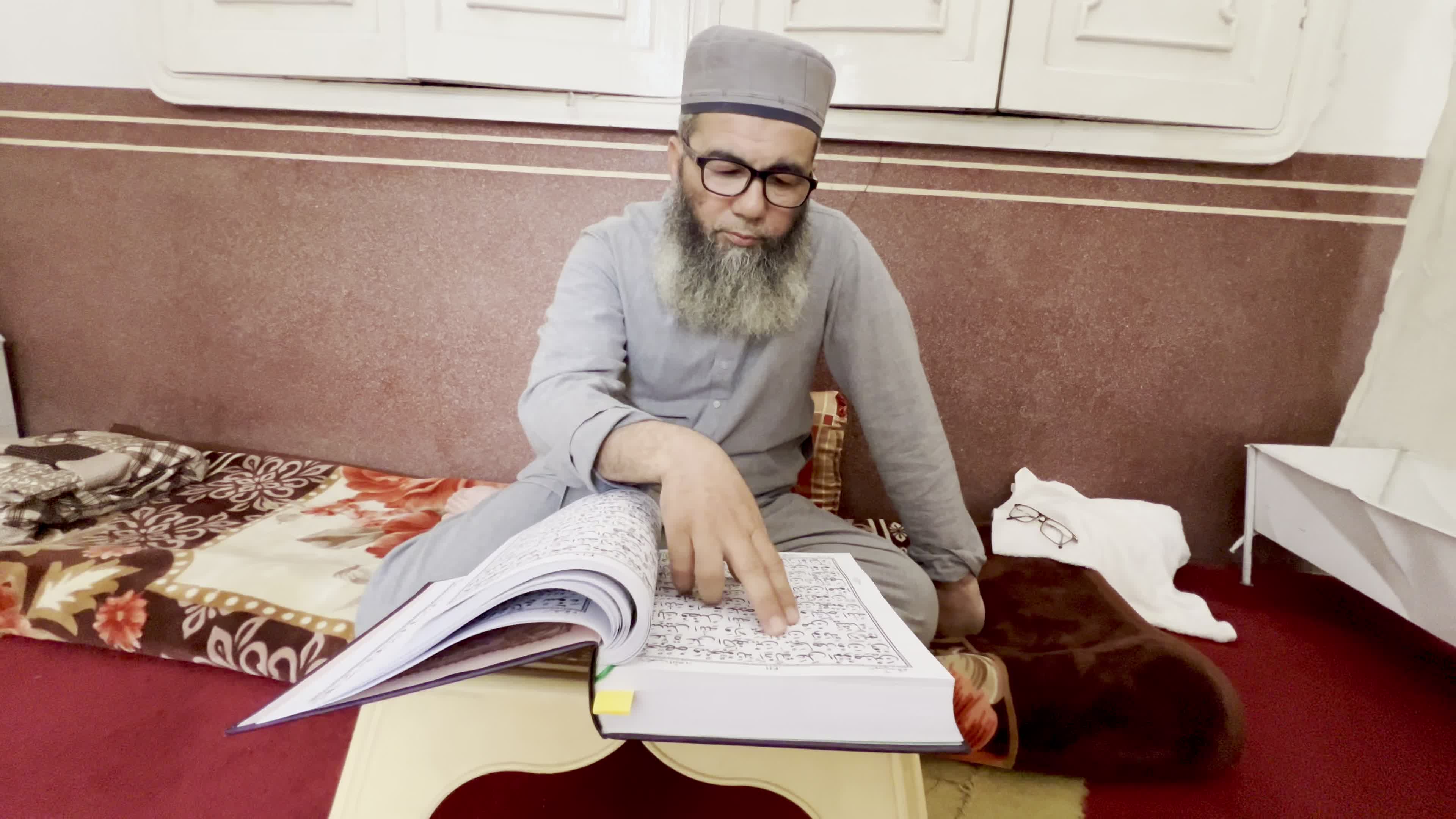 Pakistan's Muslims observe the last ten days of Ramadan