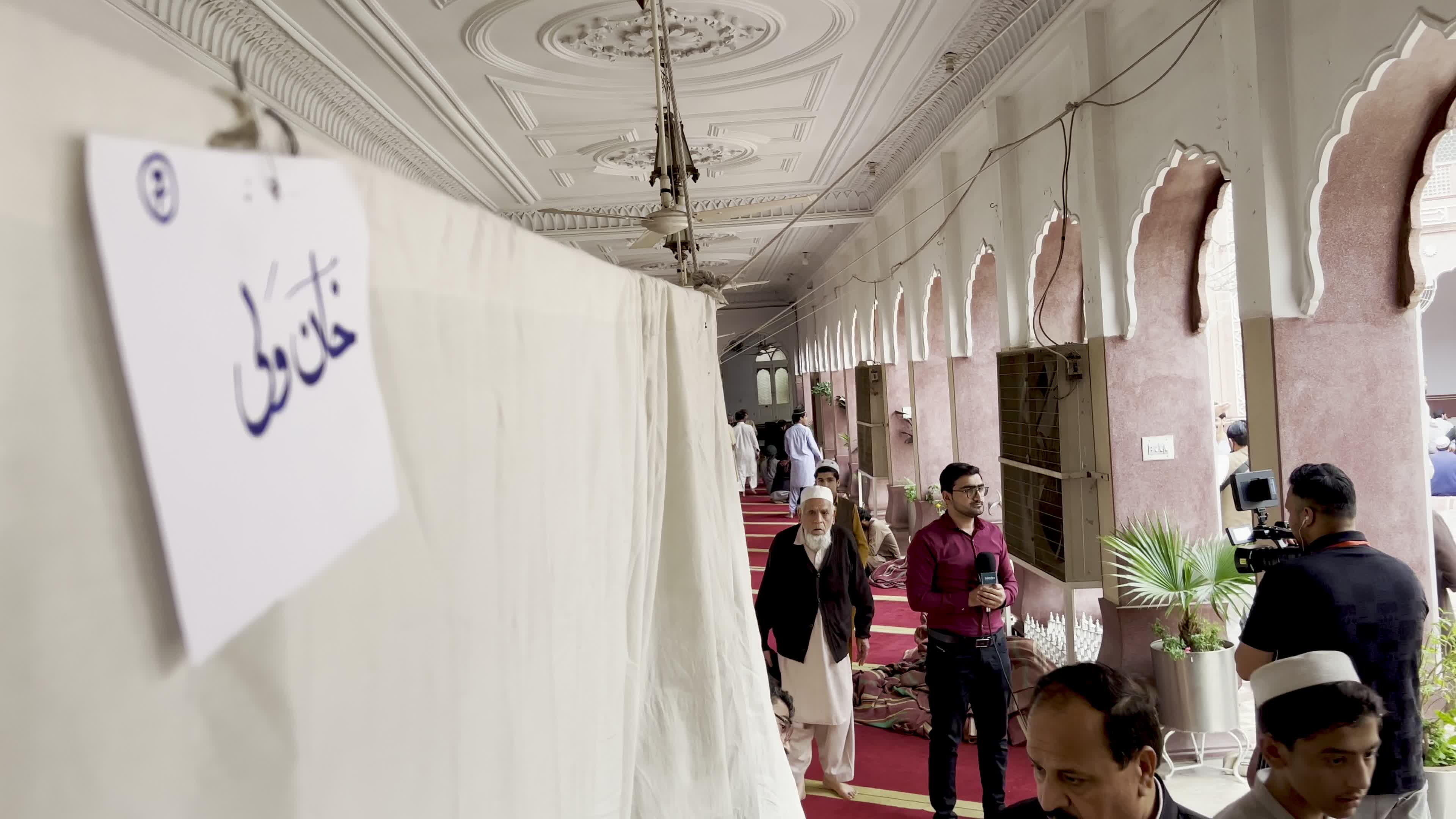 Pakistan's Muslims observe the last ten days of Ramadan