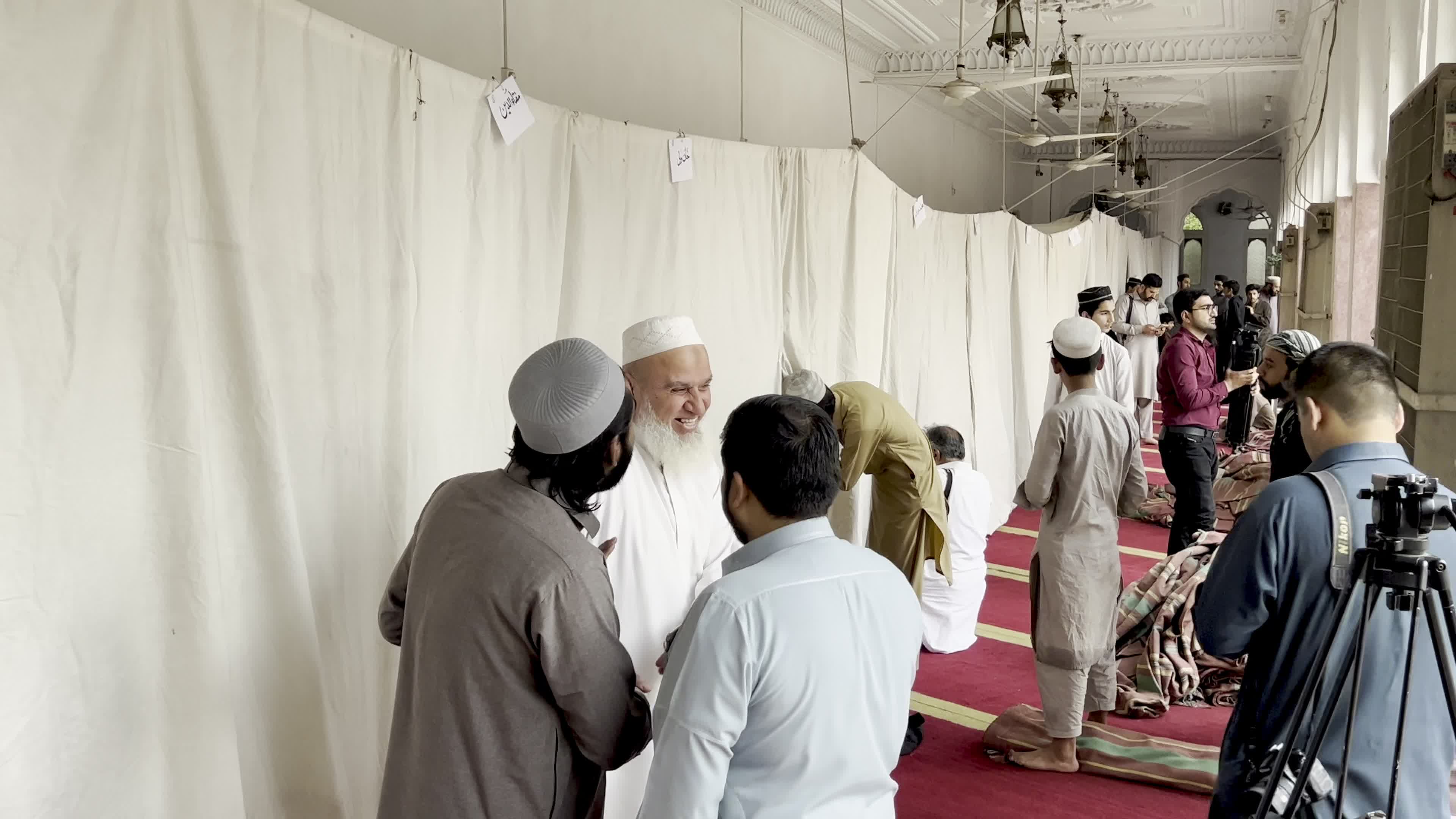 Pakistan's Muslims observe the last ten days of Ramadan