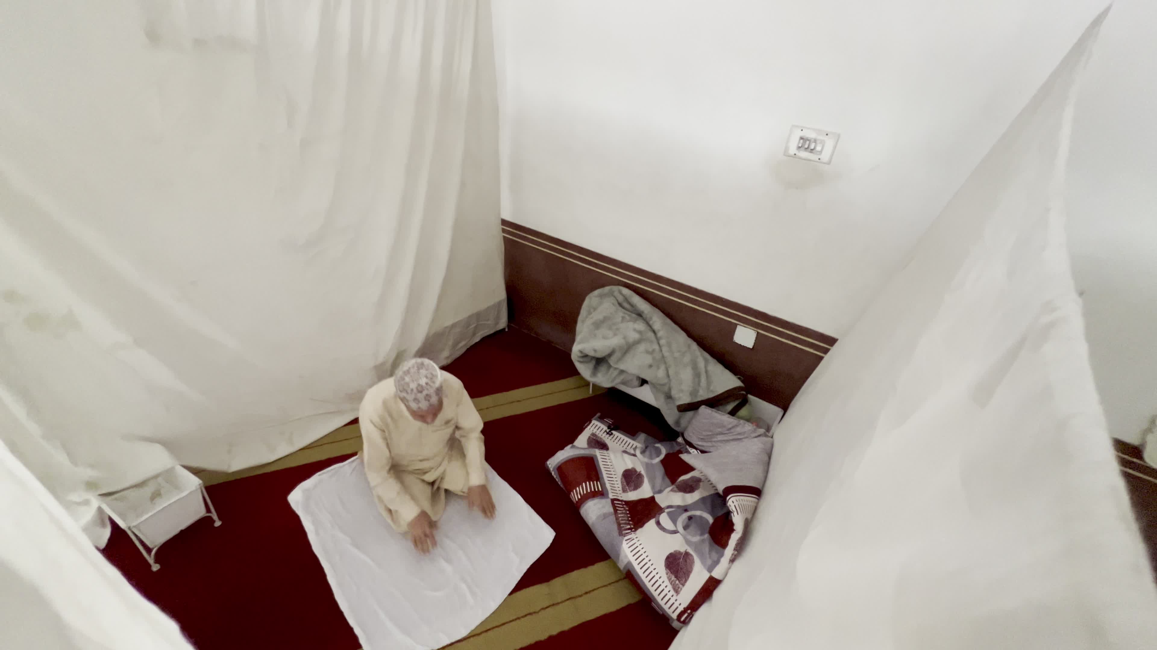 Pakistan's Muslims observe the last ten days of Ramadan