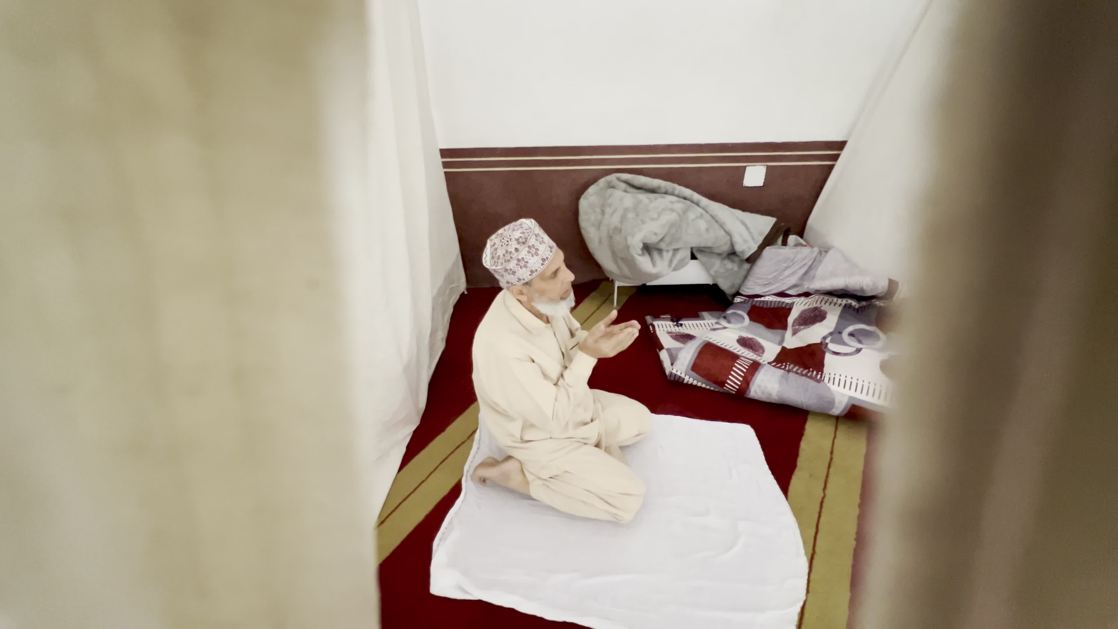 Pakistan's Muslims observe the last ten days of Ramadan
