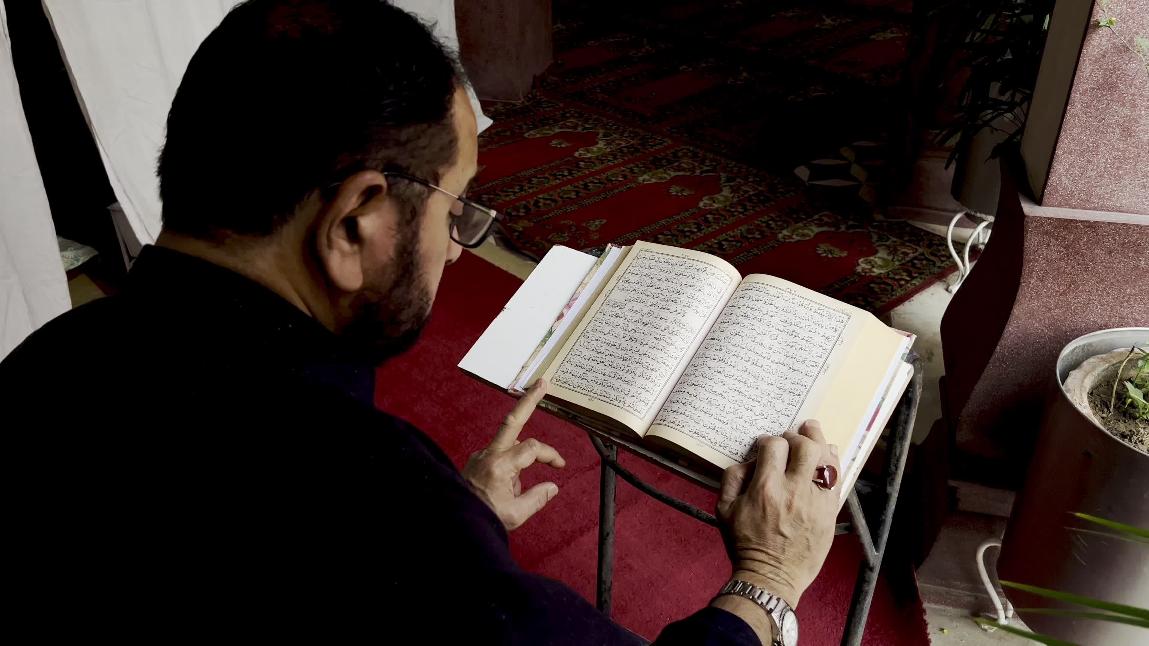 Pakistan's Muslims observe the last ten days of Ramadan