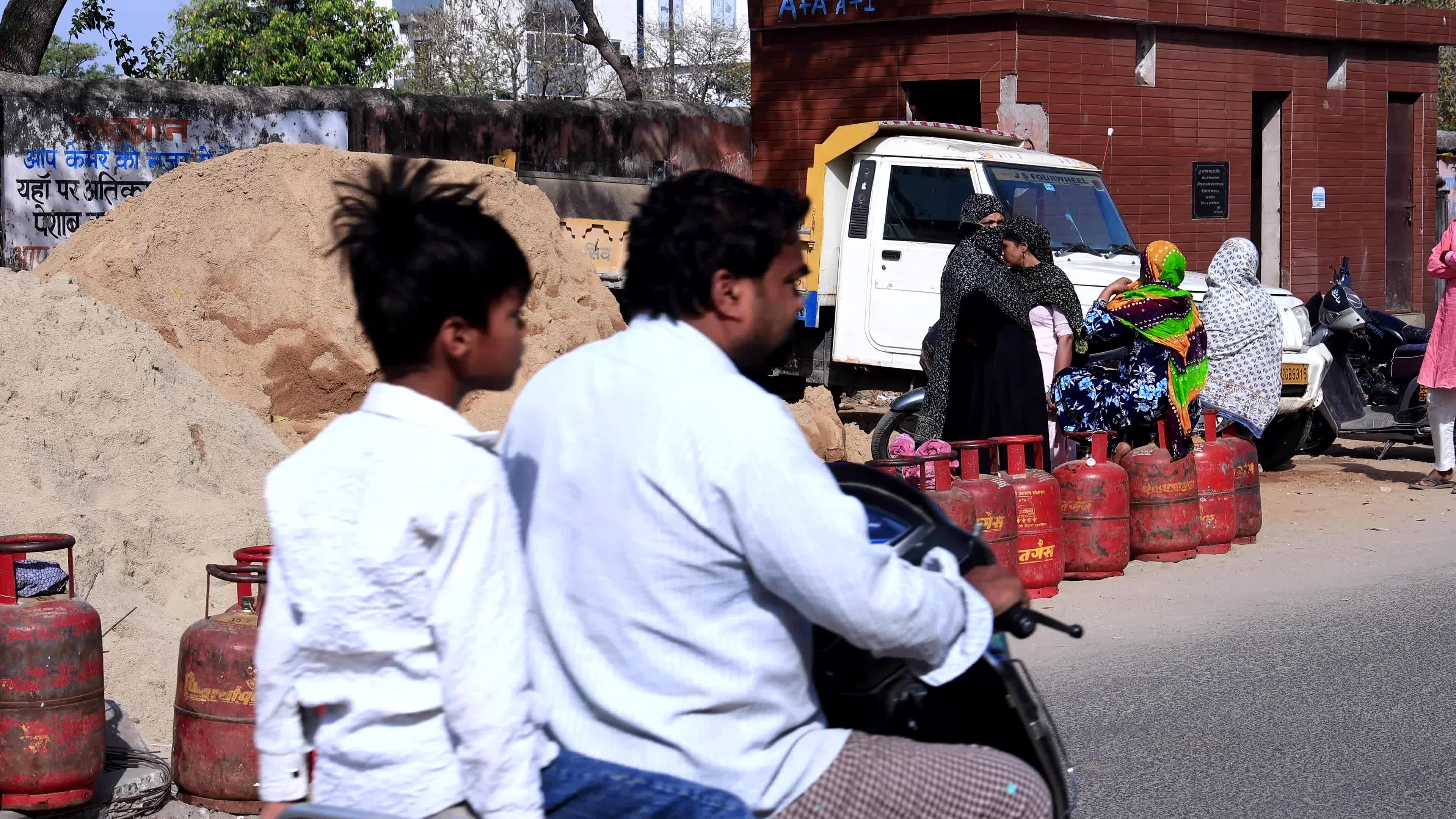 LPG Crisis in Jaipur, India