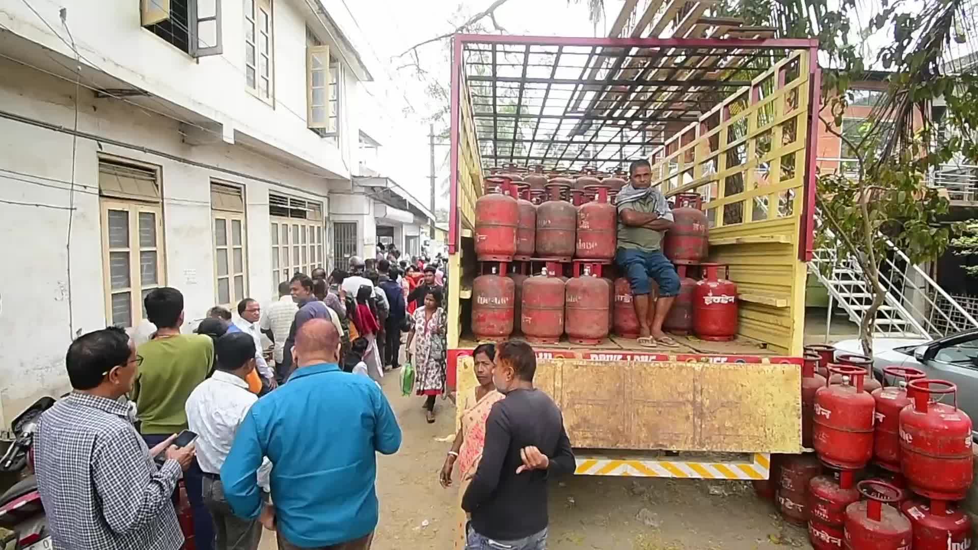 Long Queues At LPG Distributors Amid LPG Shortage Fears in India
