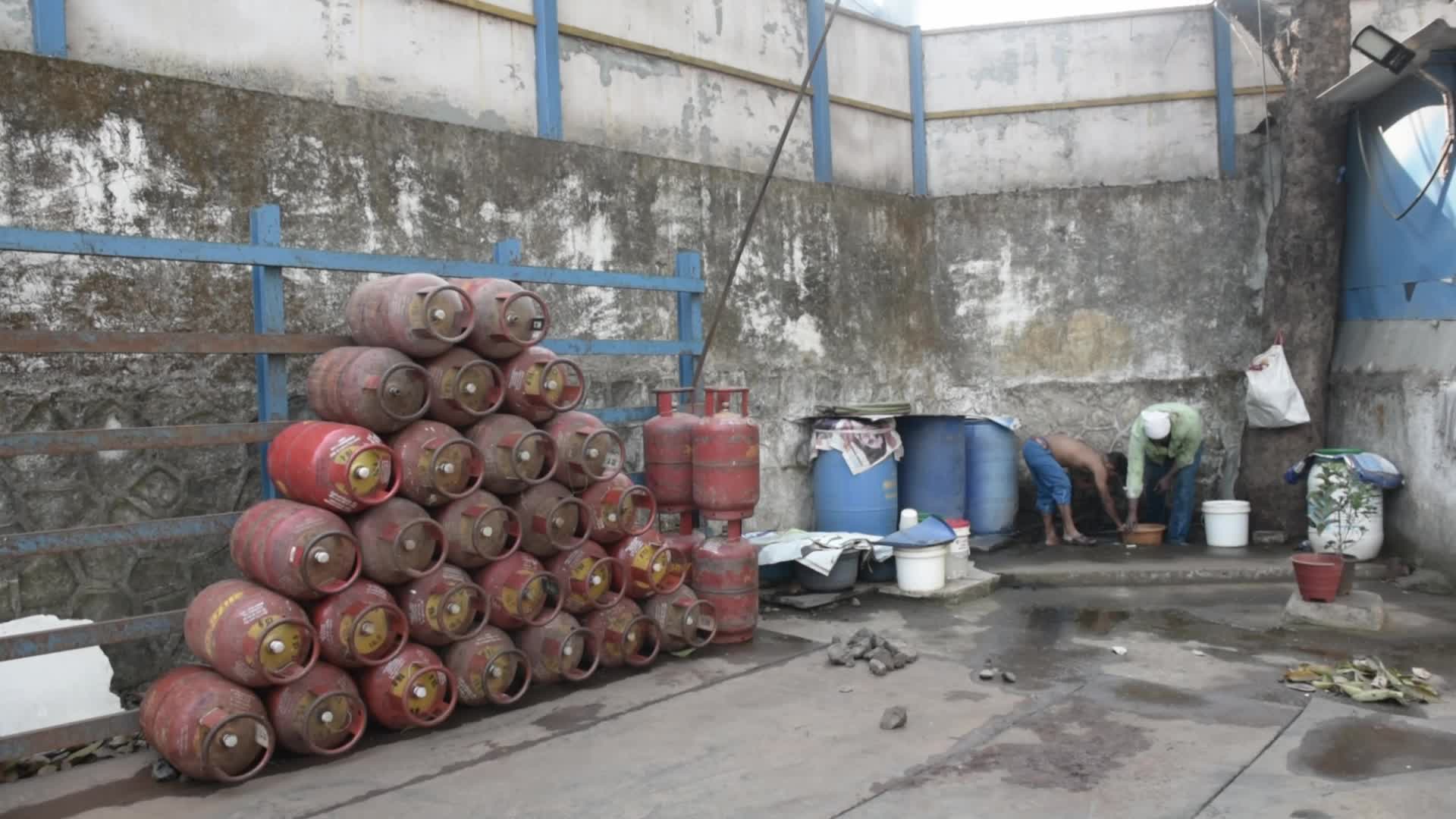 Workers Load Cylinders Amid India’s Widening LPG Supply Crunch