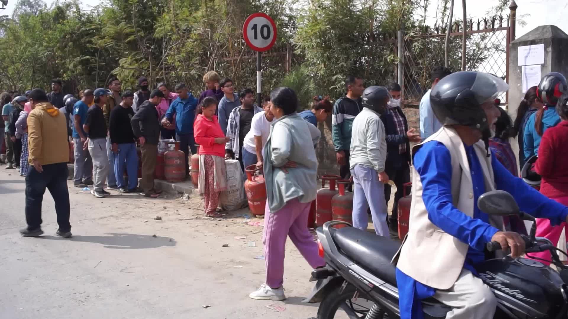 Nepalese Wait in Line for LPG Amid Supply Crisis