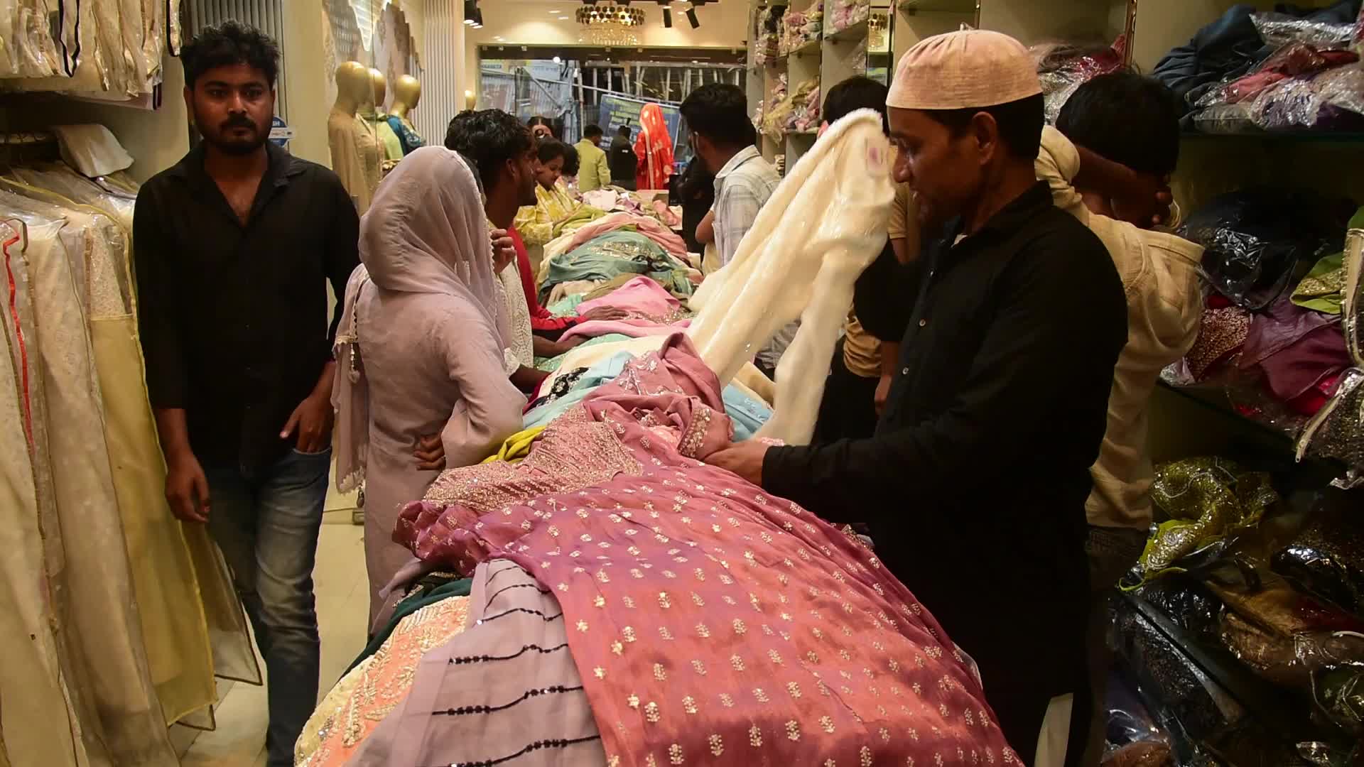 Preparations Ahead Of The Eid Al-Fitr In India