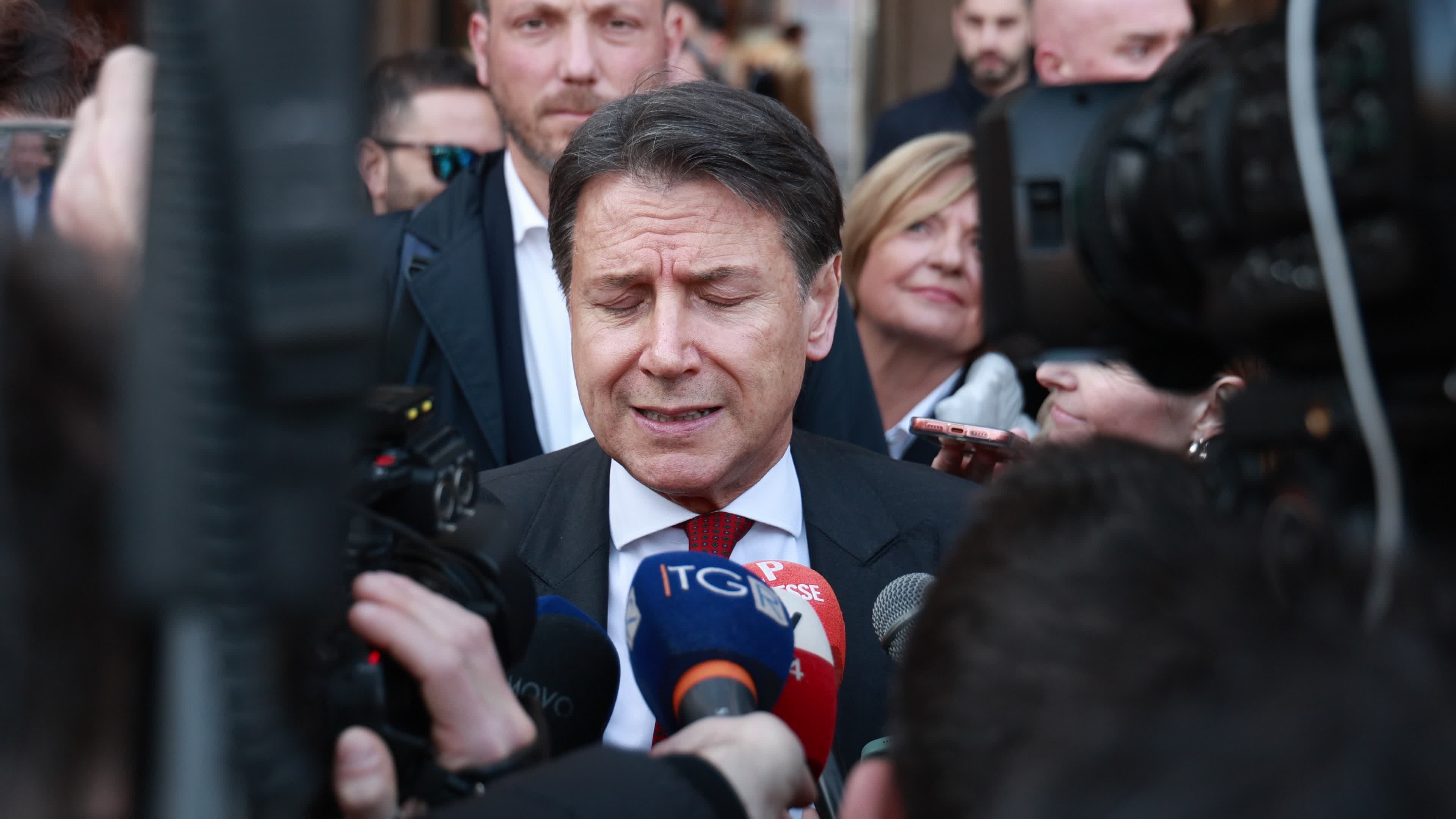 Giuseppe Conte meets with students for a discussion on the Justice Referendum at the Università degli Studi Statale of Milan