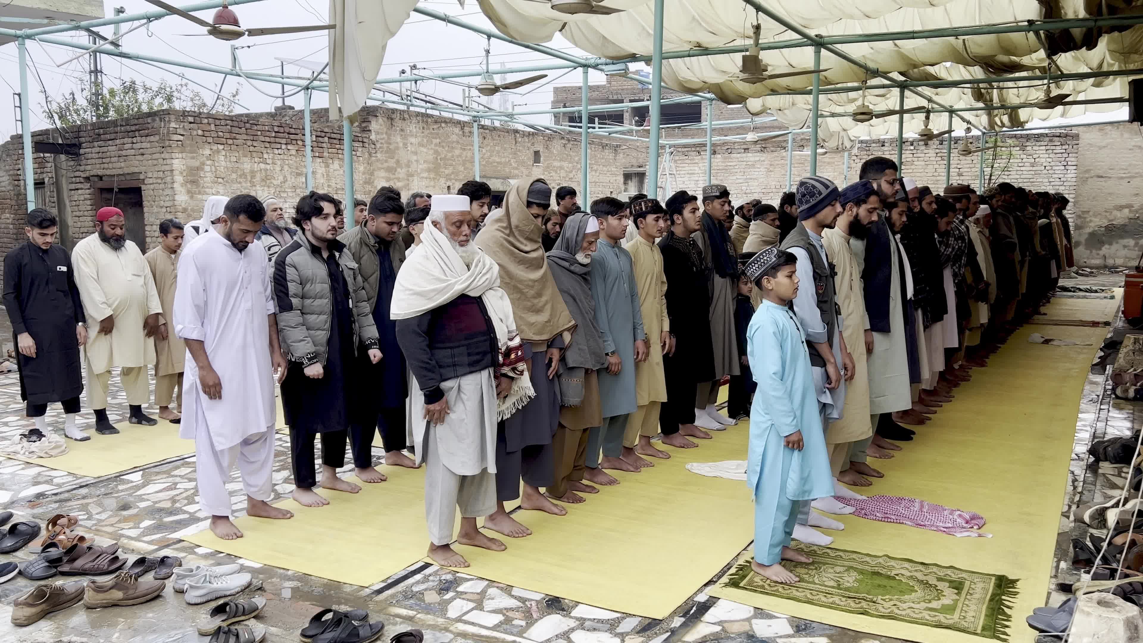 Afghans in Peshawar mark Eid al-Fitr following Afghanistan announcement
