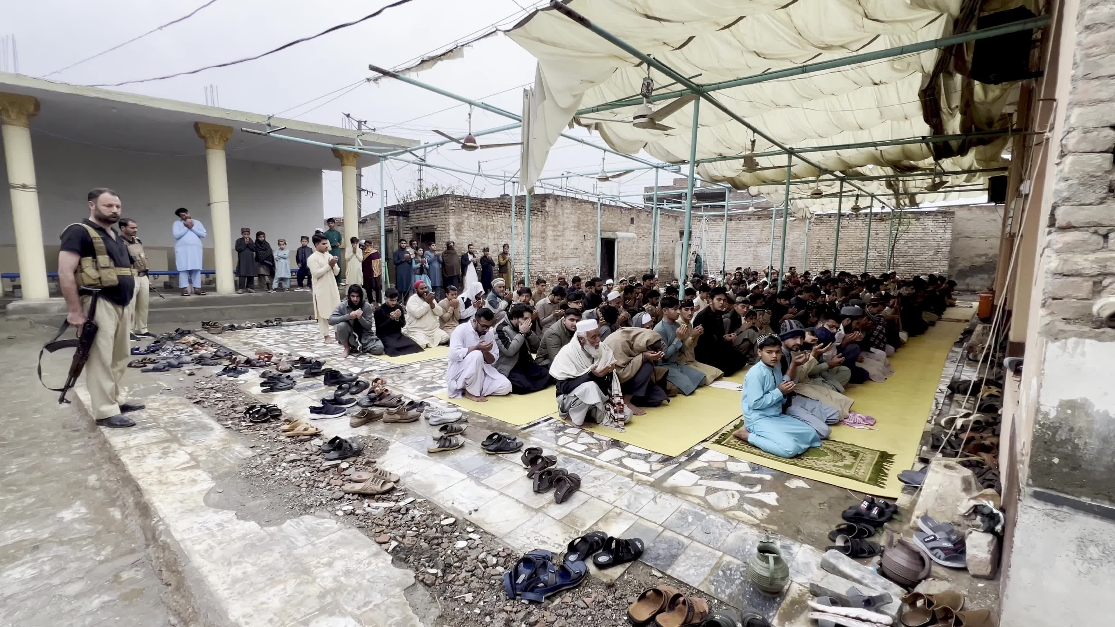 Afghans in Peshawar mark Eid al-Fitr following Afghanistan announcement