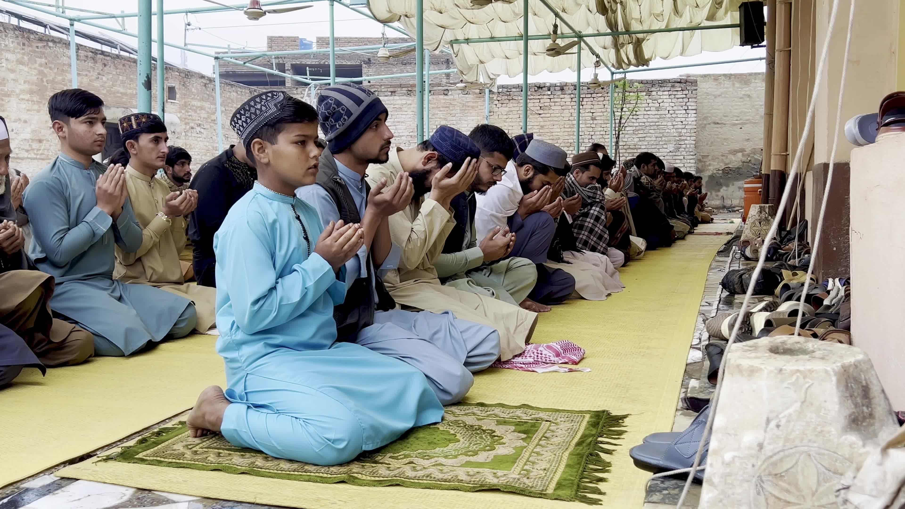 Afghans in Peshawar mark Eid al-Fitr following Afghanistan announcement