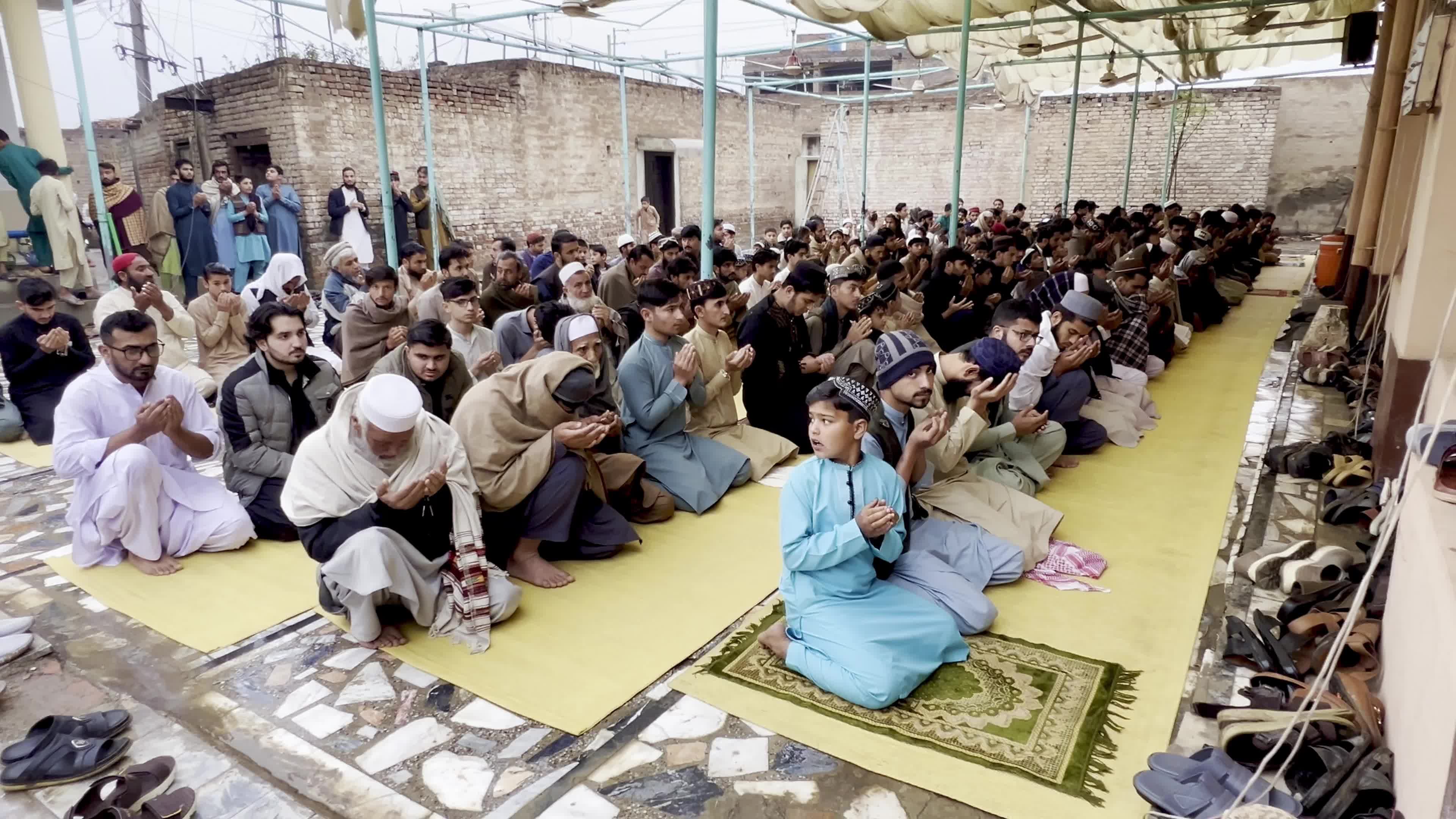 Afghans in Peshawar mark Eid al-Fitr following Afghanistan announcement