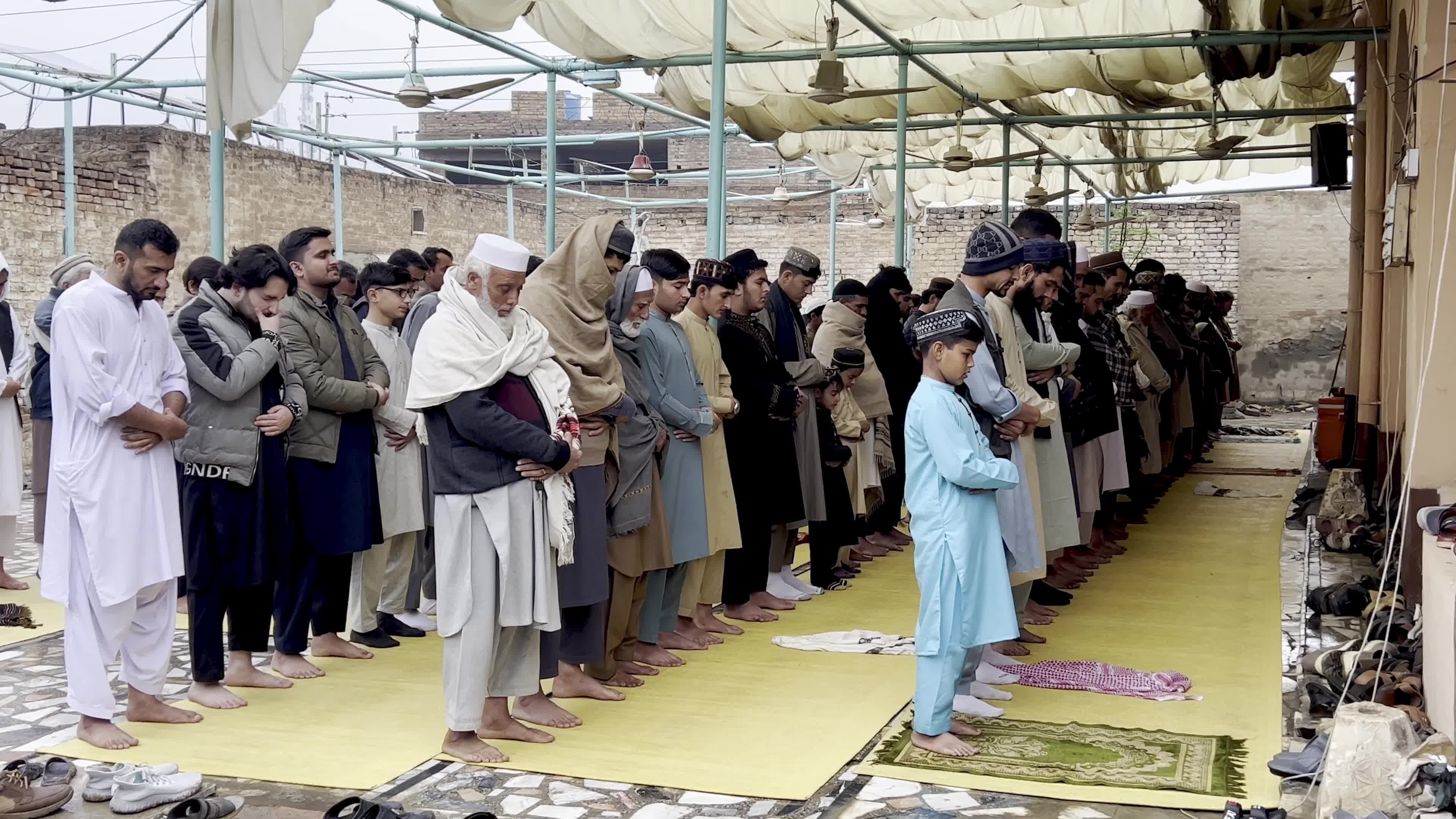 Afghans in Peshawar mark Eid al-Fitr following Afghanistan announcement