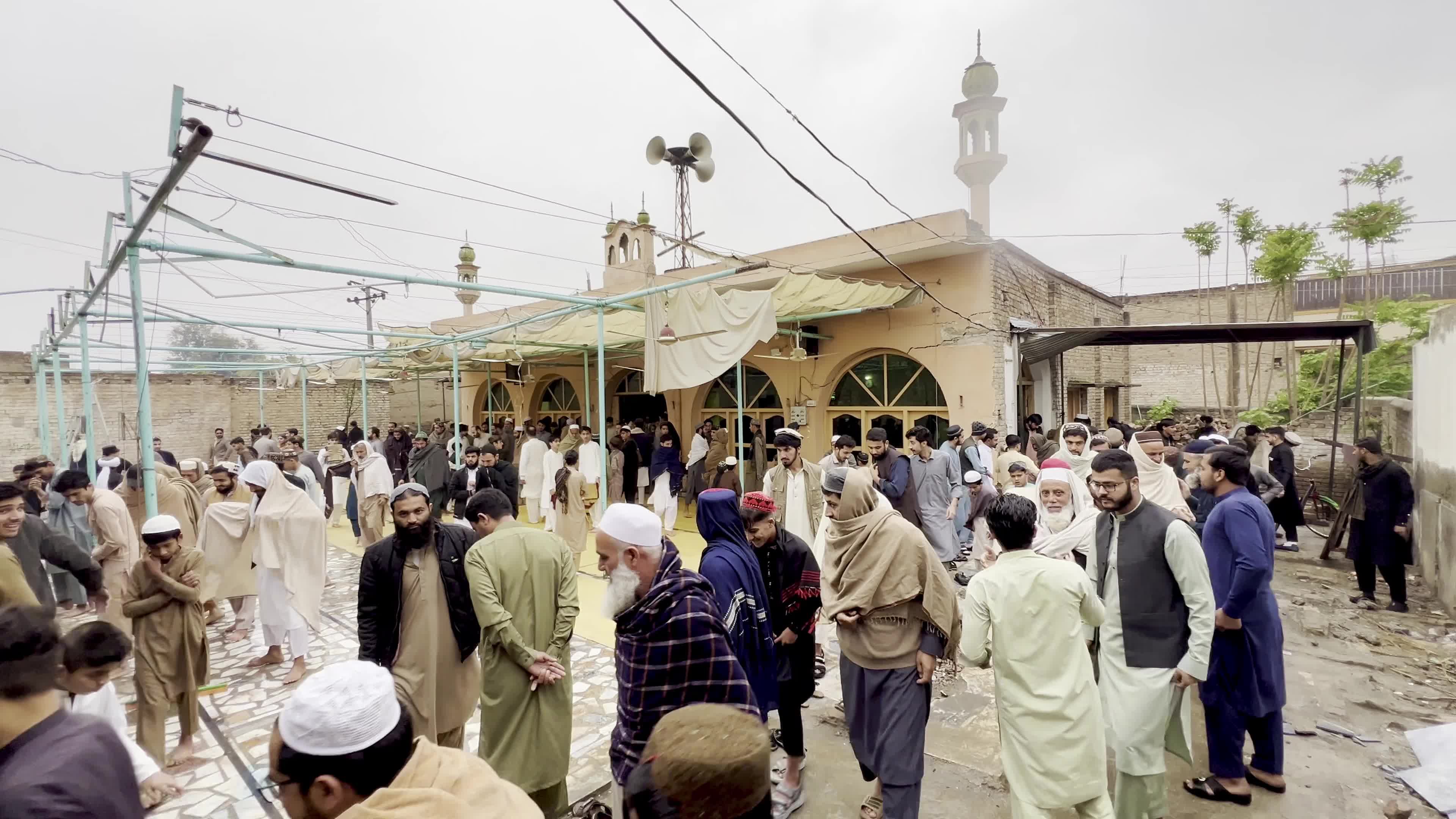 Afghans in Peshawar mark Eid al-Fitr following Afghanistan announcement