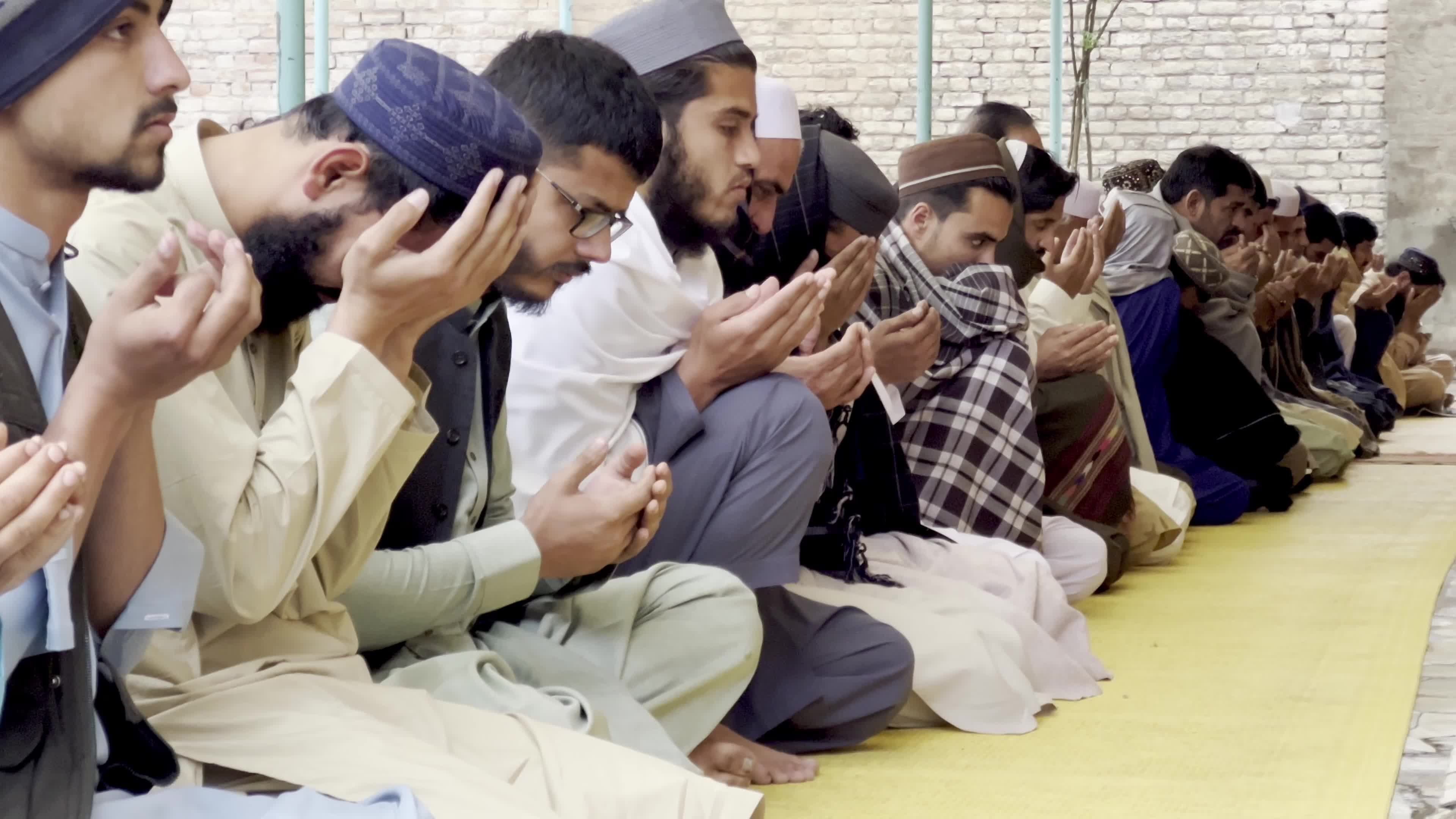 Afghans in Peshawar mark Eid al-Fitr following Afghanistan announcement