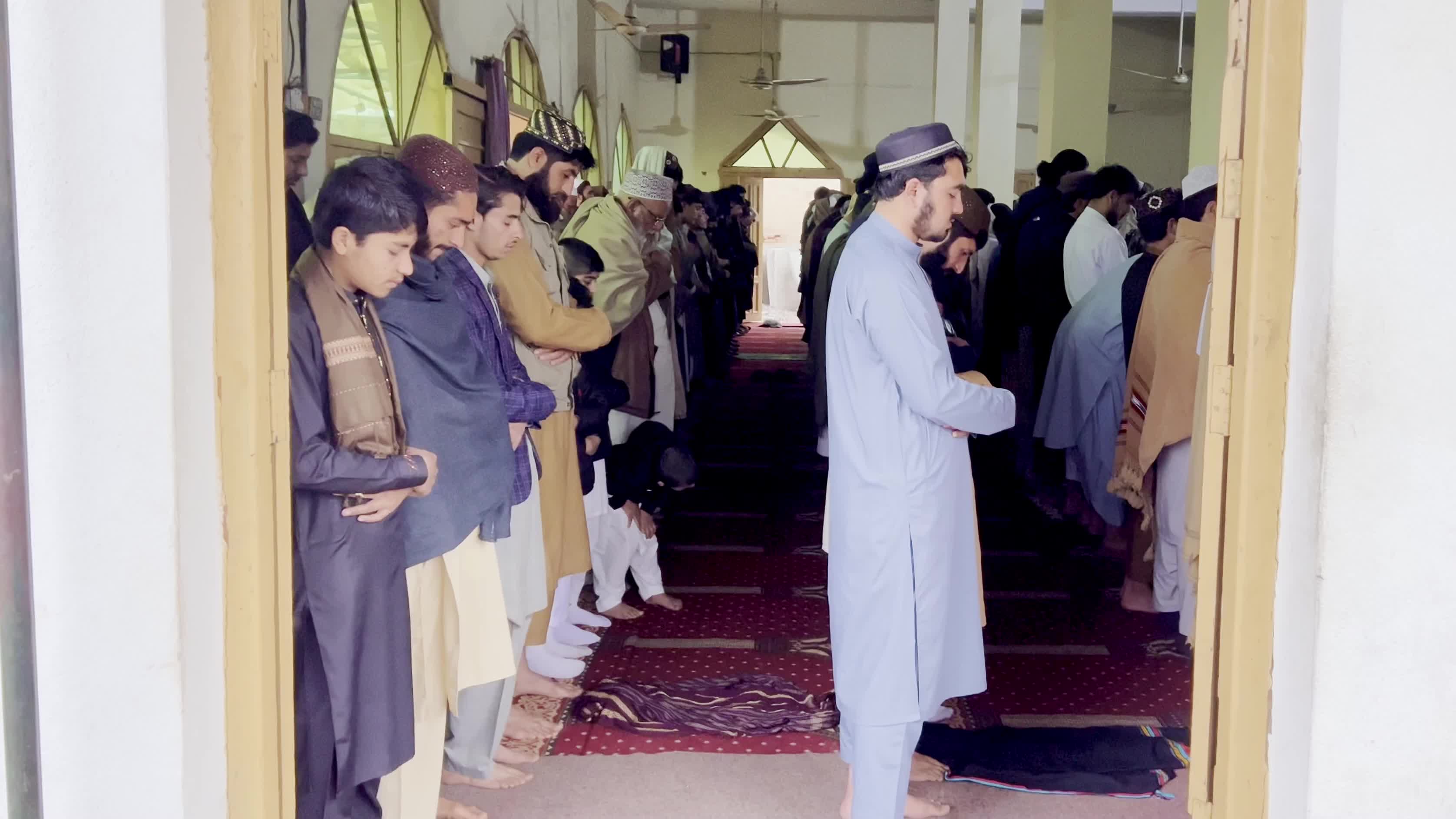 Afghans in Peshawar mark Eid al-Fitr following Afghanistan announcement