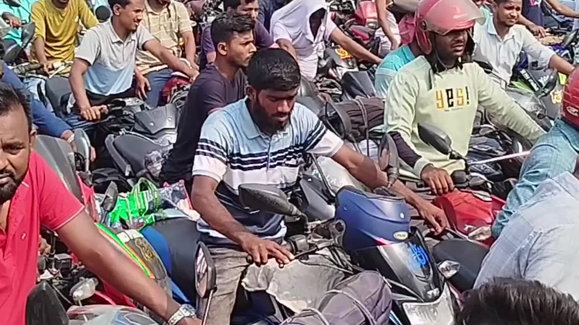 Long Queues for Fuel in Bangladesh