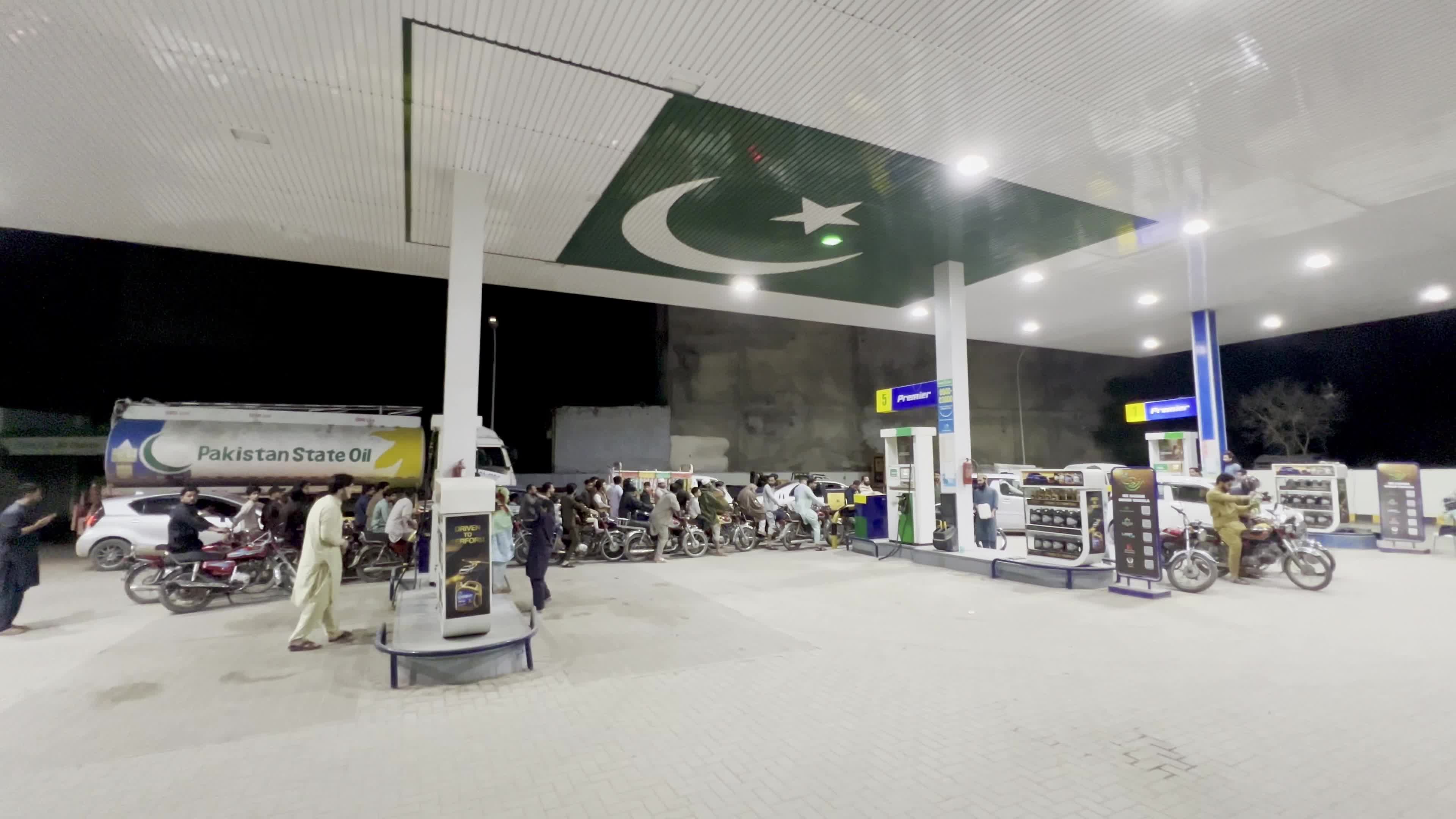 Vehicles queue for fuel as Pakistan raises prices amid Iran war