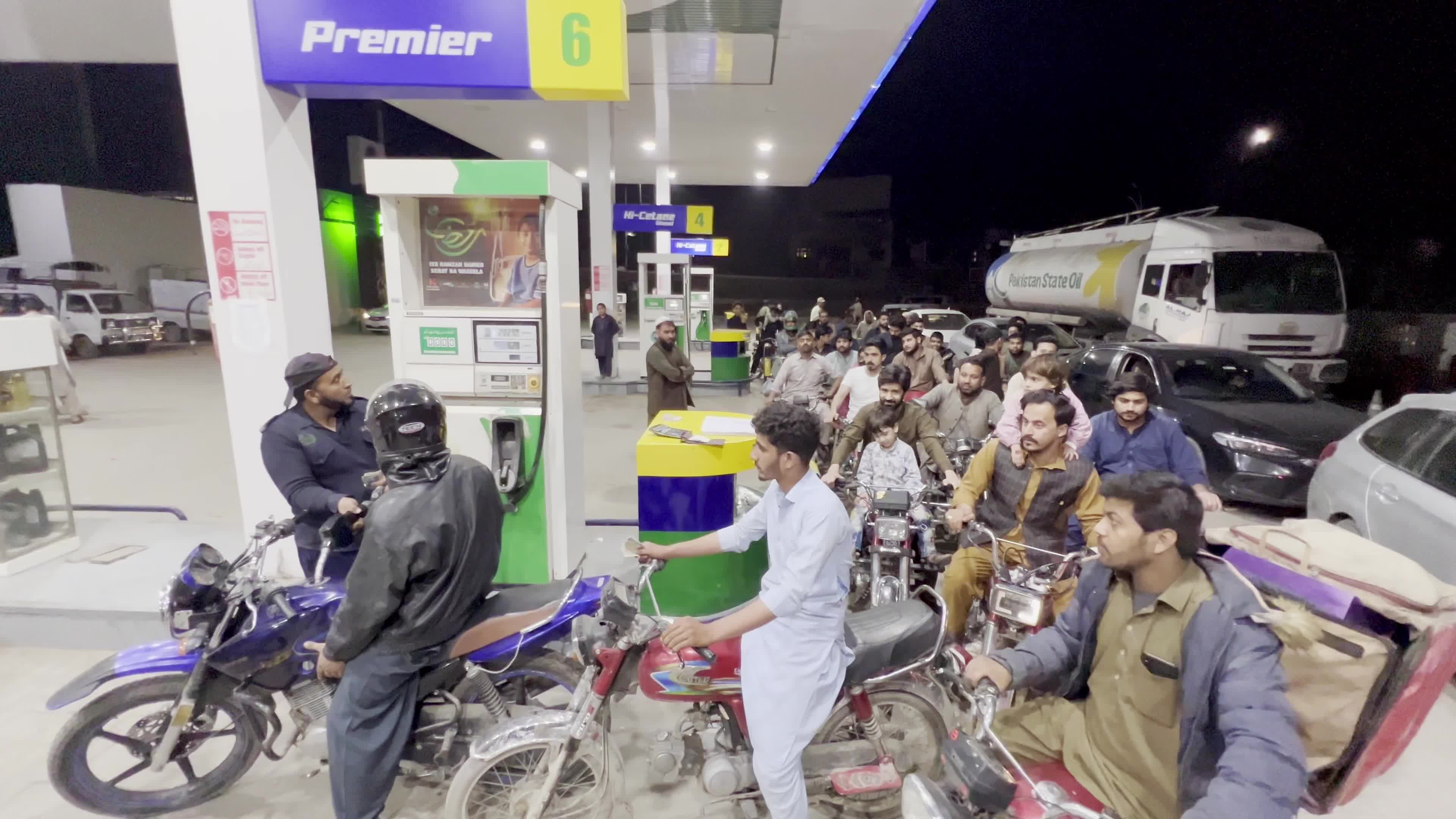 Vehicles queue for fuel as Pakistan raises prices amid Iran war