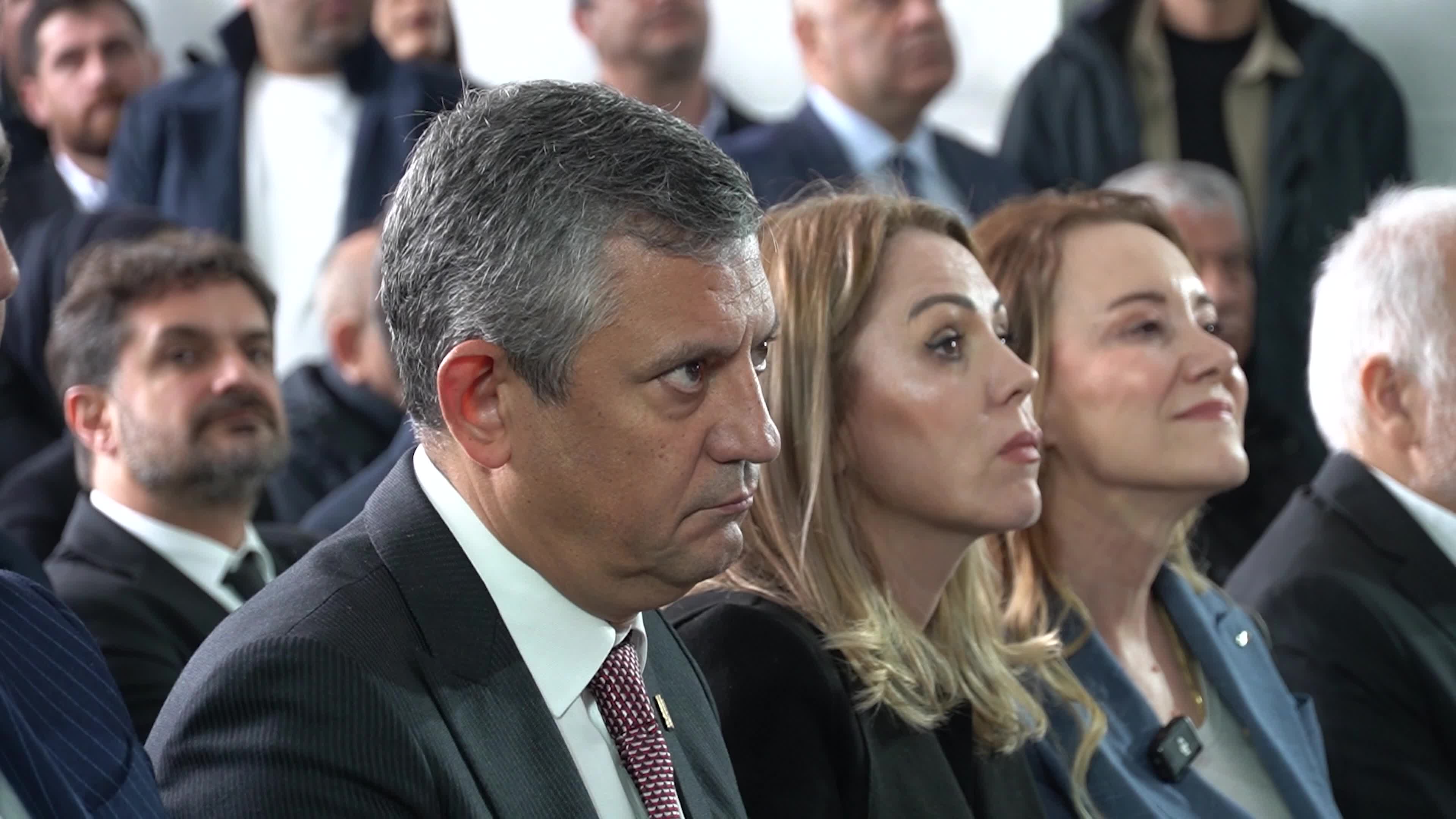 Özgür Özel inaugurates the cultural center named after the late Ferdi Zeyrek