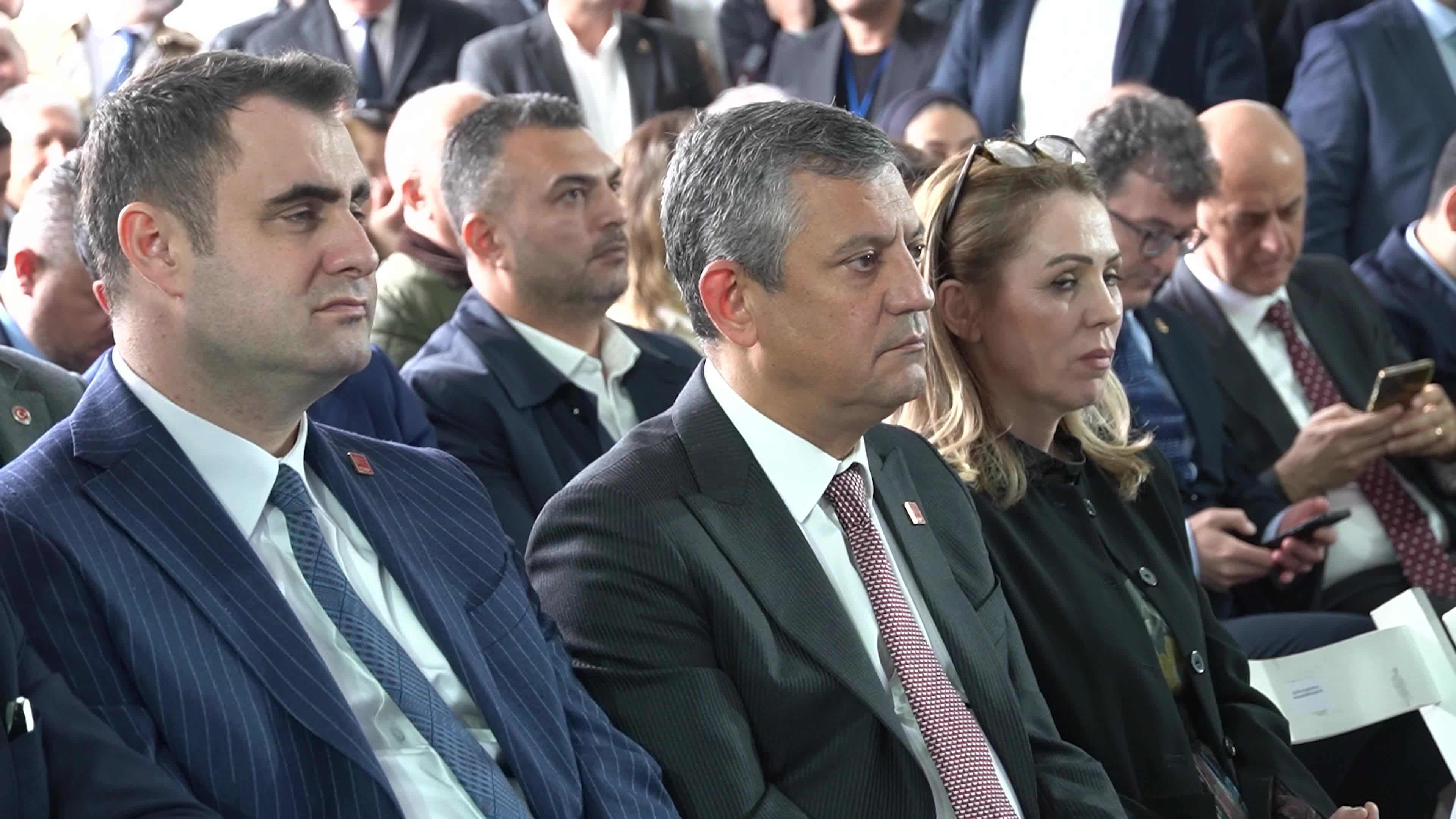 Özgür Özel inaugurates the cultural center named after the late Ferdi Zeyrek
