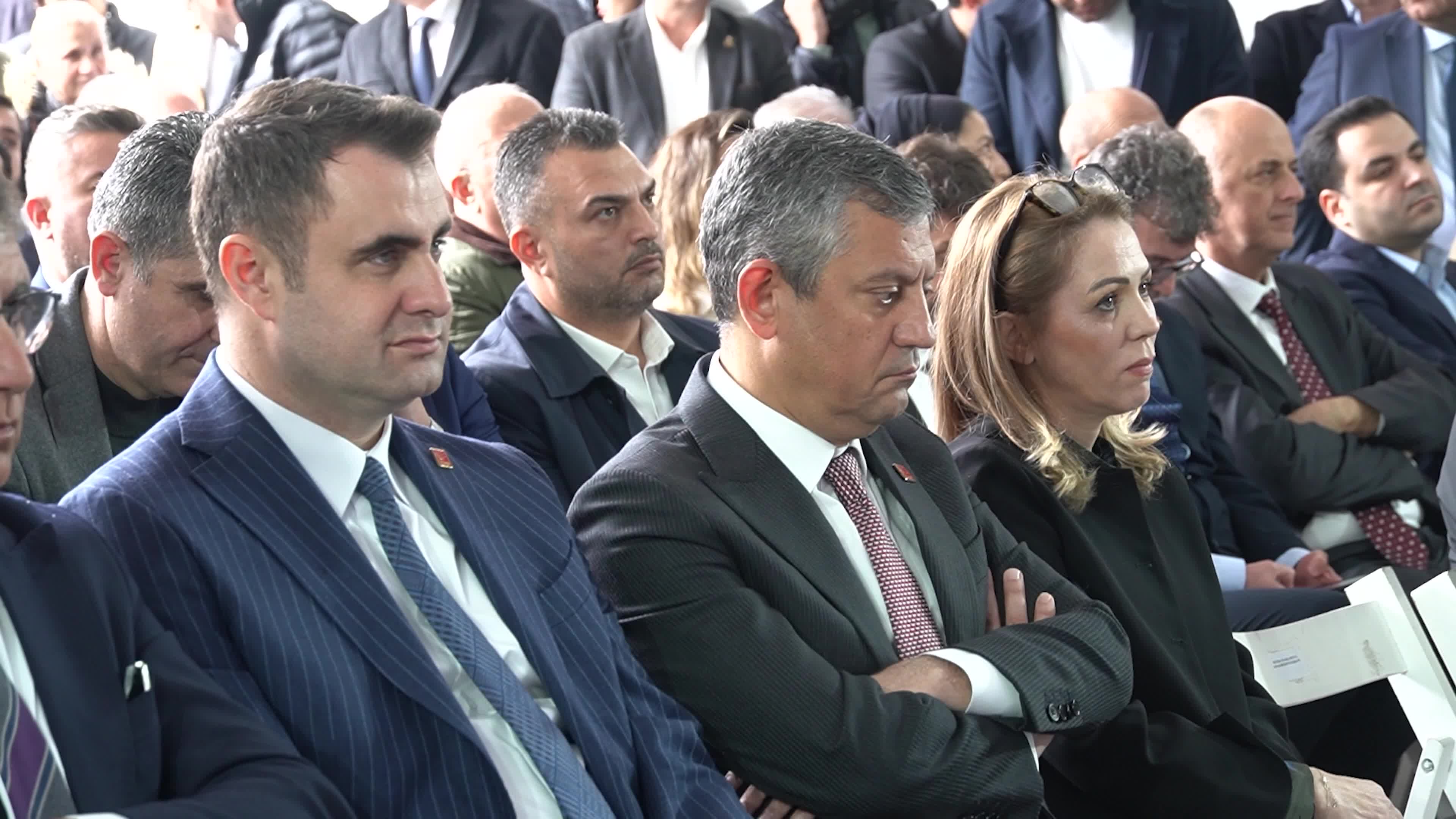 Özgür Özel inaugurates the cultural center named after the late Ferdi Zeyrek