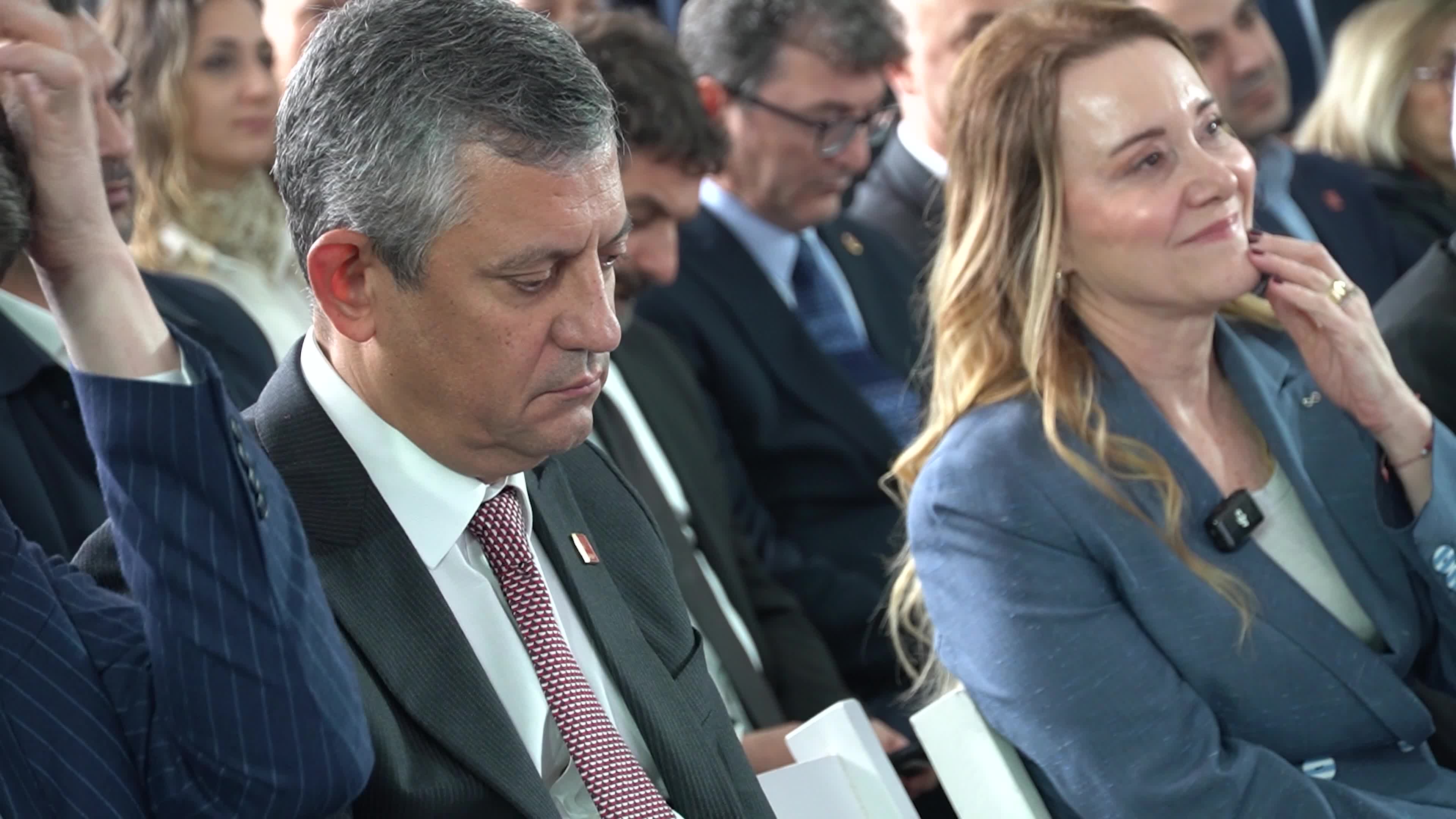 Özgür Özel inaugurates the cultural center named after the late Ferdi Zeyrek