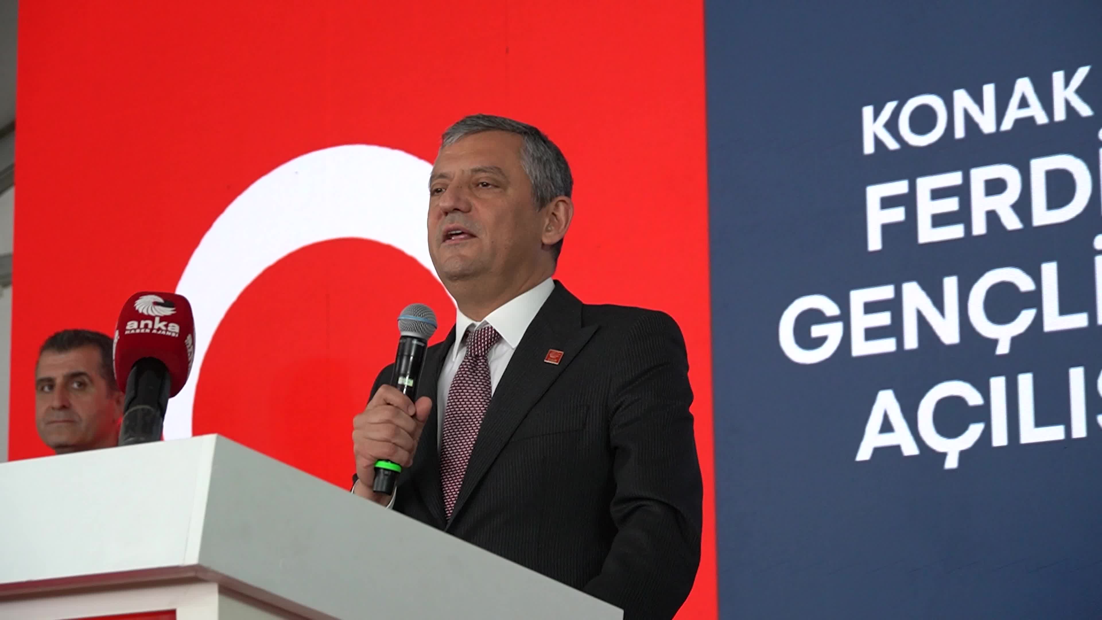 Özgür Özel inaugurates the cultural center named after the late Ferdi Zeyrek