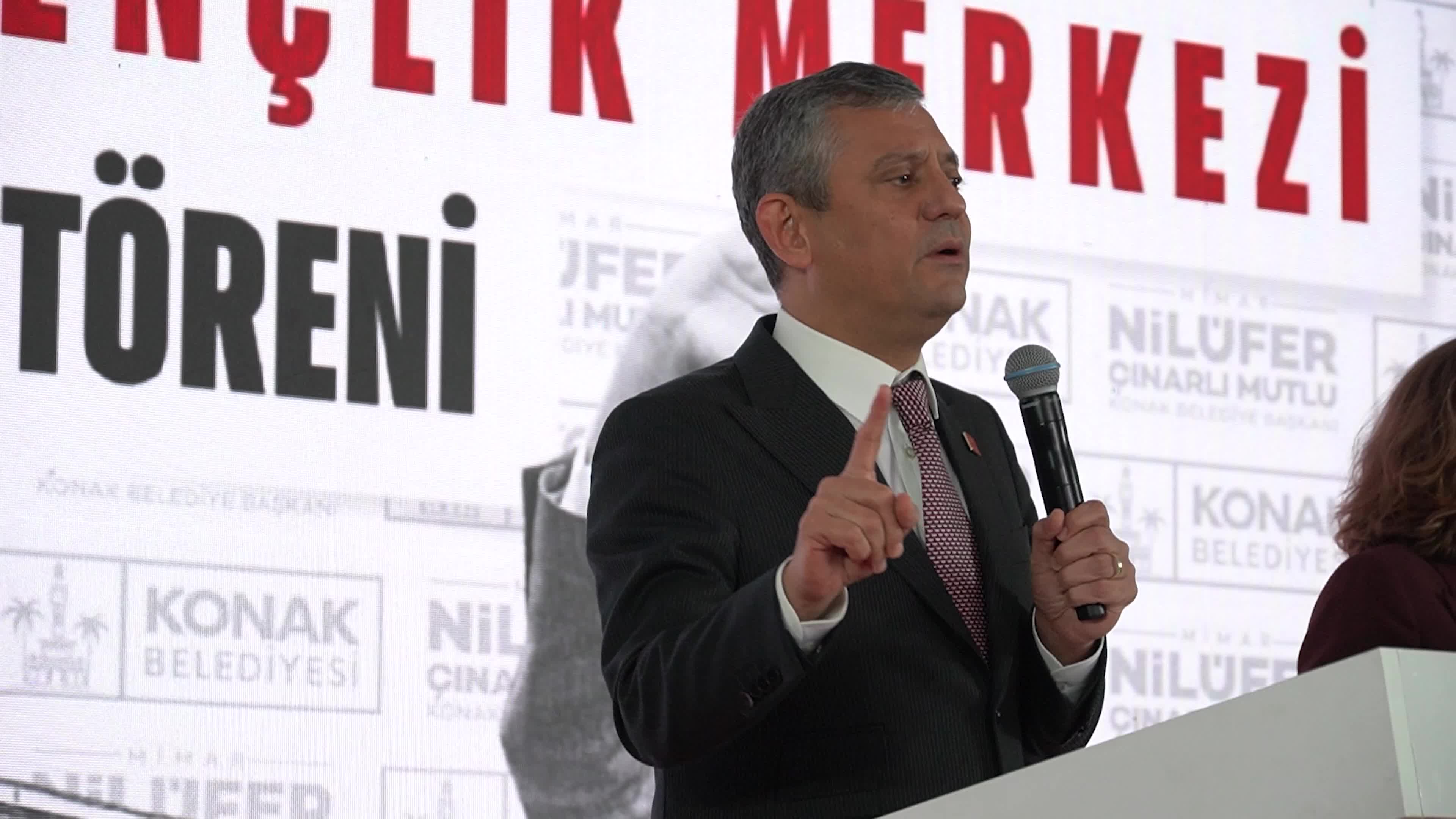 Özgür Özel inaugurates the cultural center named after the late Ferdi Zeyrek