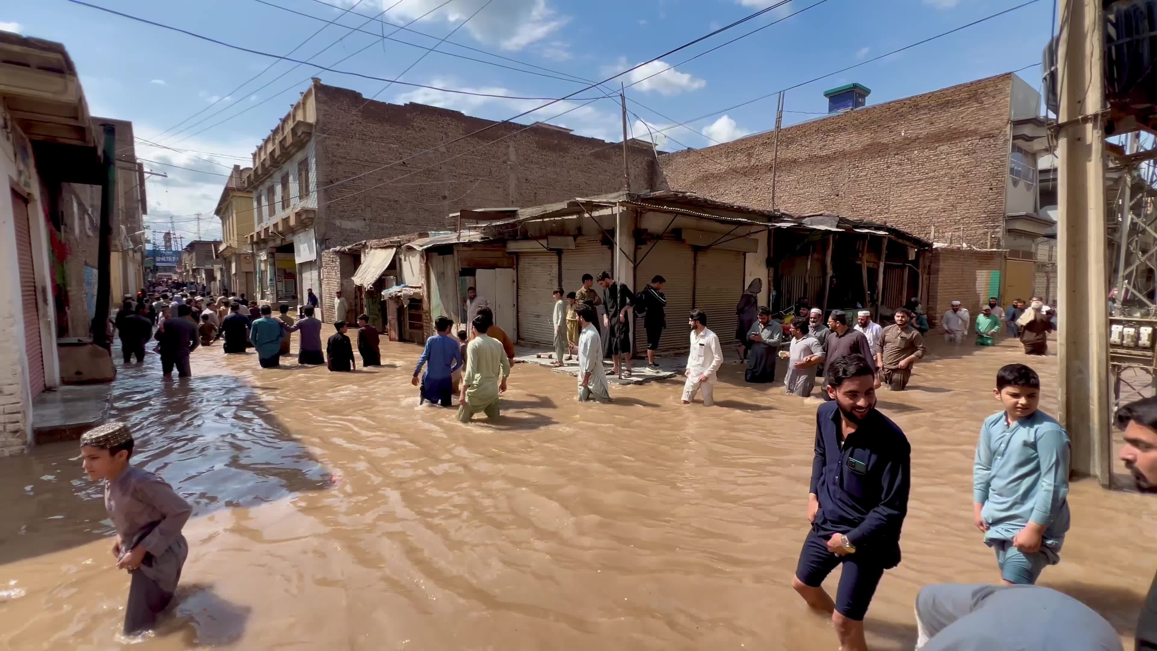 Heavy rains flood streets in northwest Pakistan, death toll rises