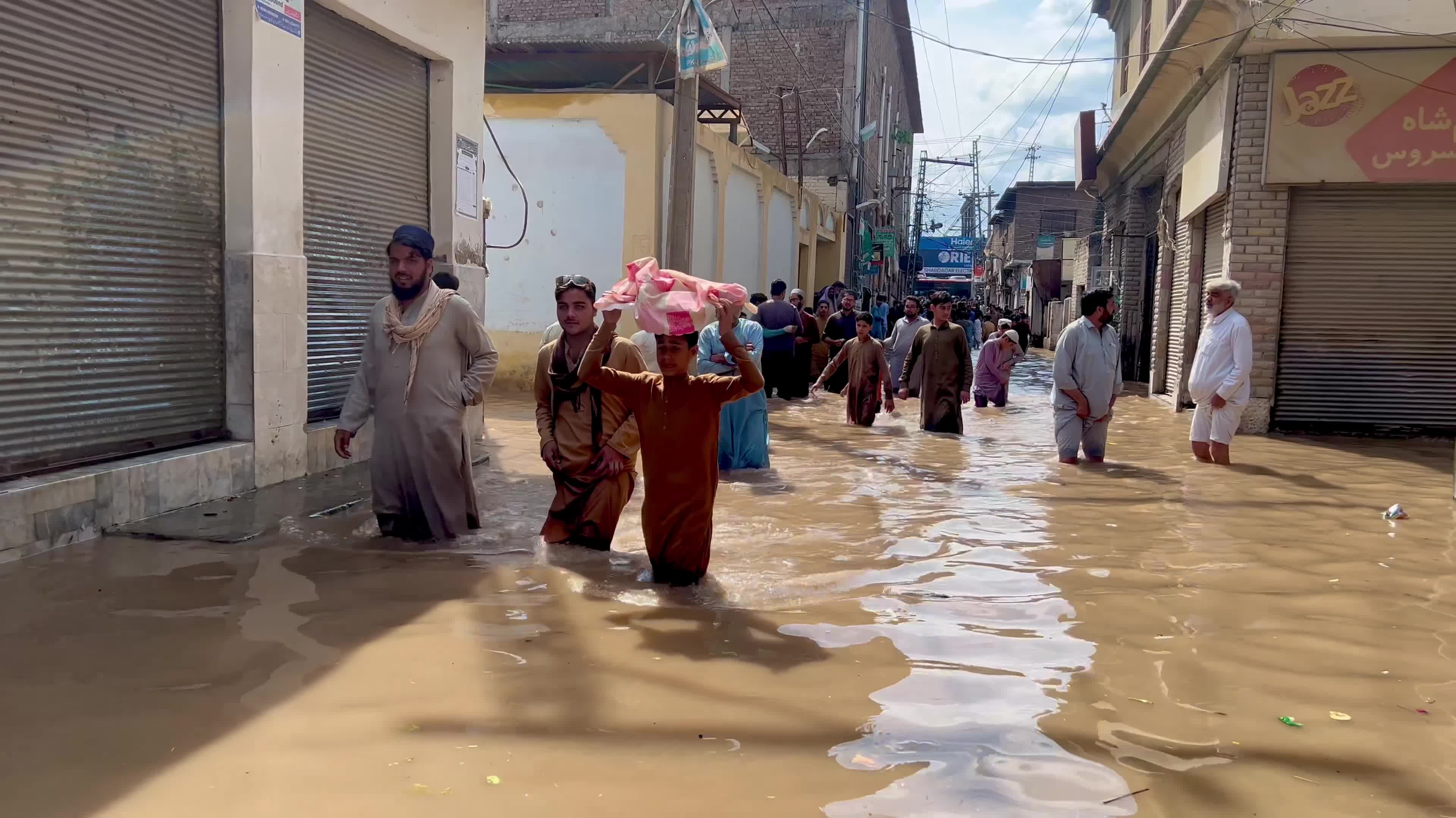 Heavy rains flood streets in northwest Pakistan, death toll rises