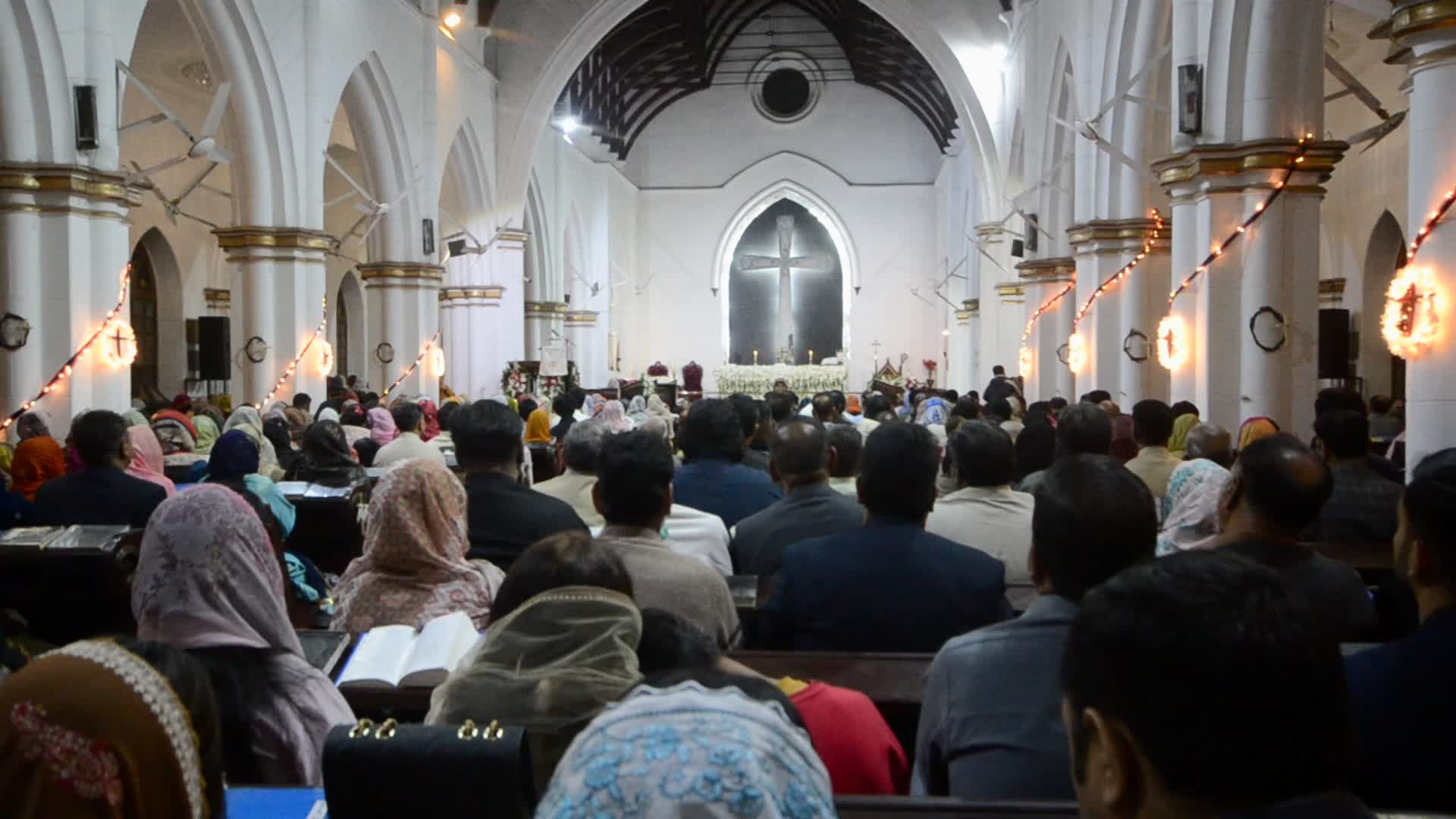 Christians in Peshawar celebrate Easter Sunday