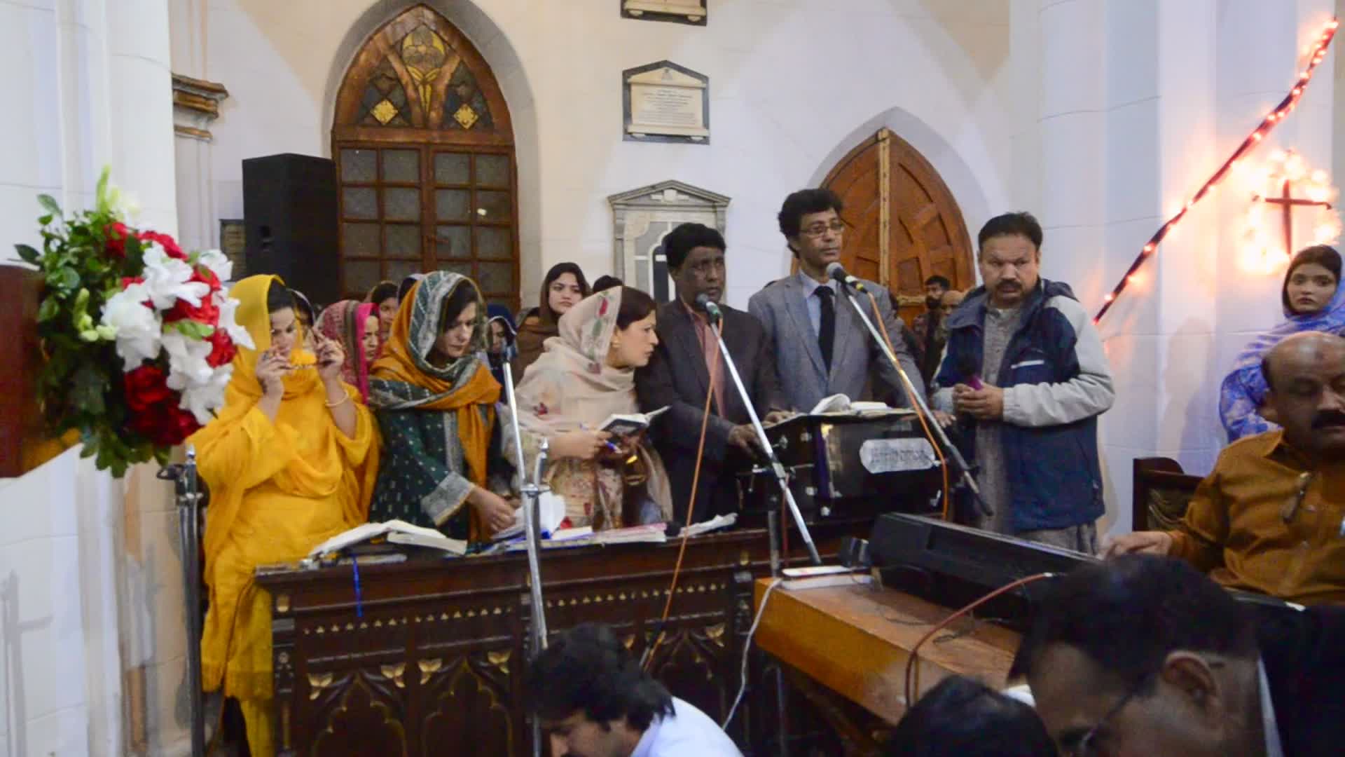 Christians in Peshawar celebrate Easter Sunday