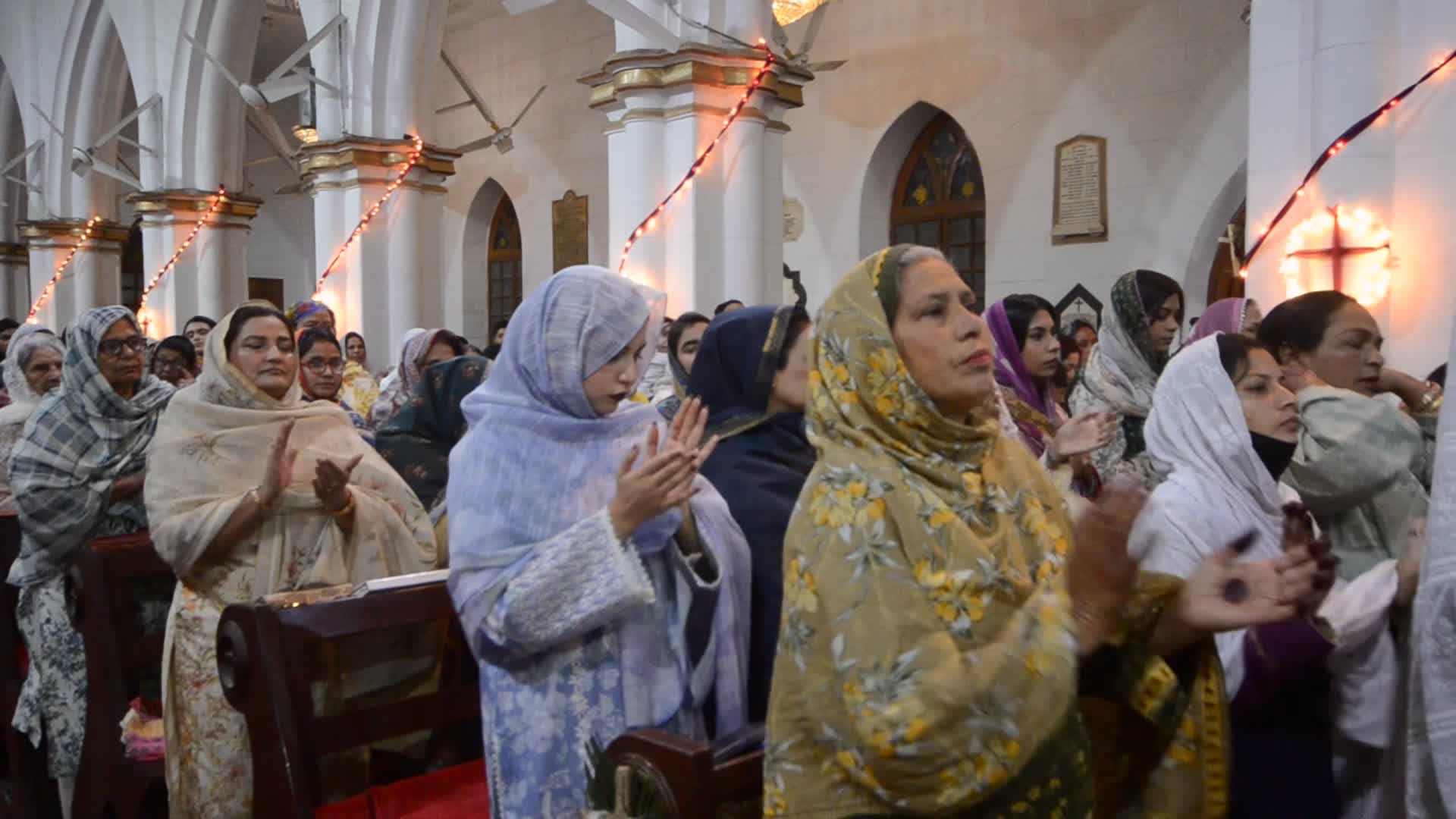 Christians in Peshawar celebrate Easter Sunday
