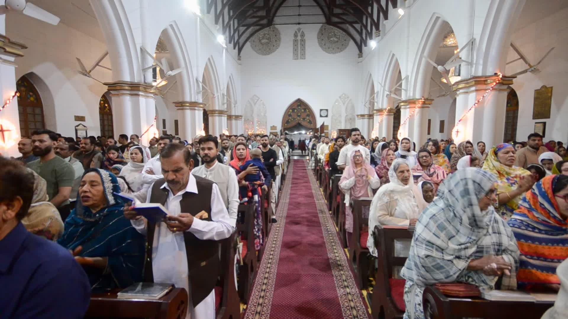 Christians in Peshawar celebrate Easter Sunday