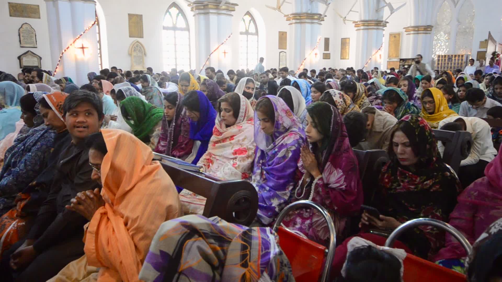 Christians in Peshawar celebrate Easter Sunday