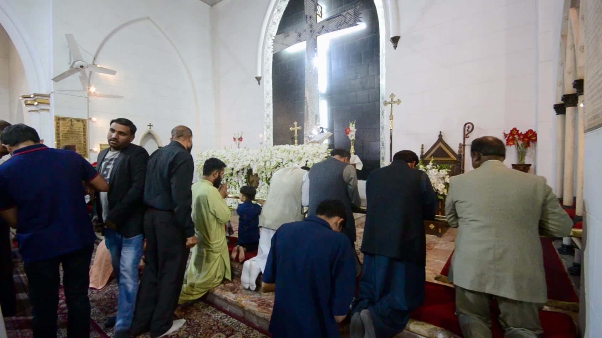 Christians in Peshawar celebrate Easter Sunday