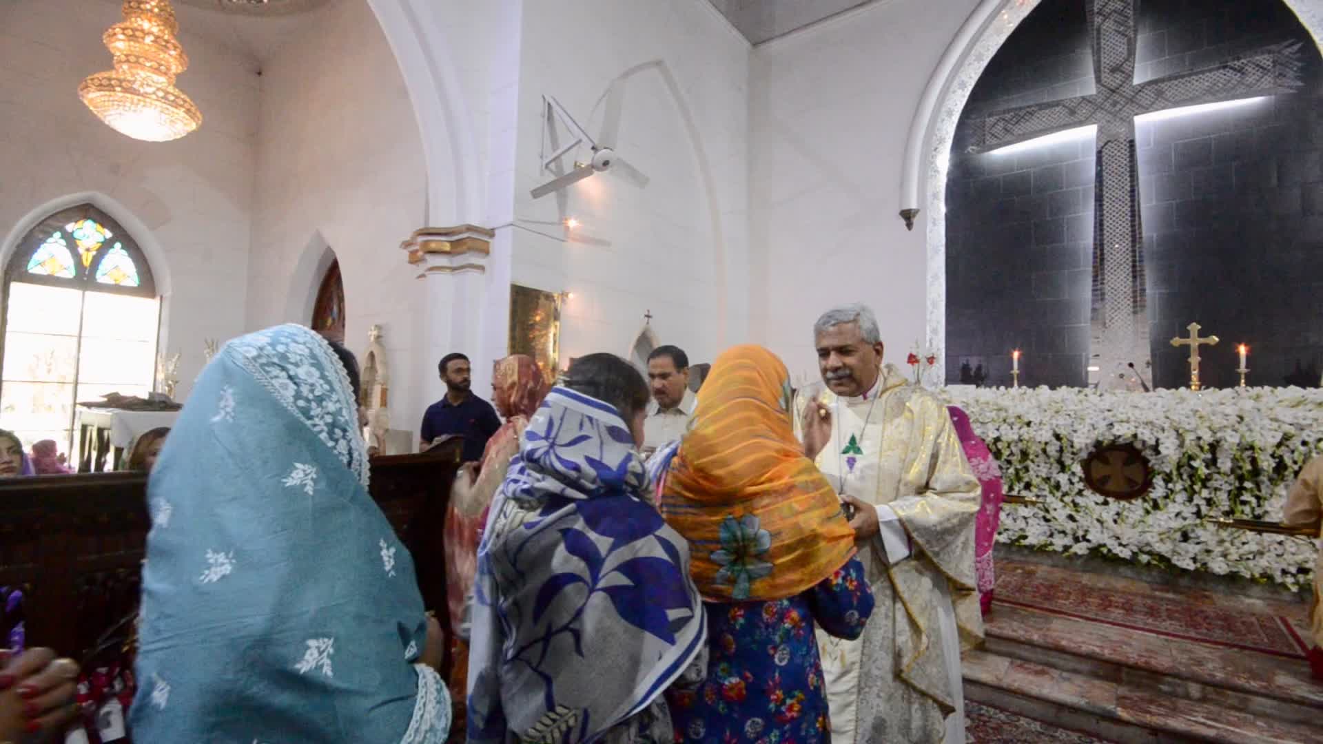 Christians in Peshawar celebrate Easter Sunday