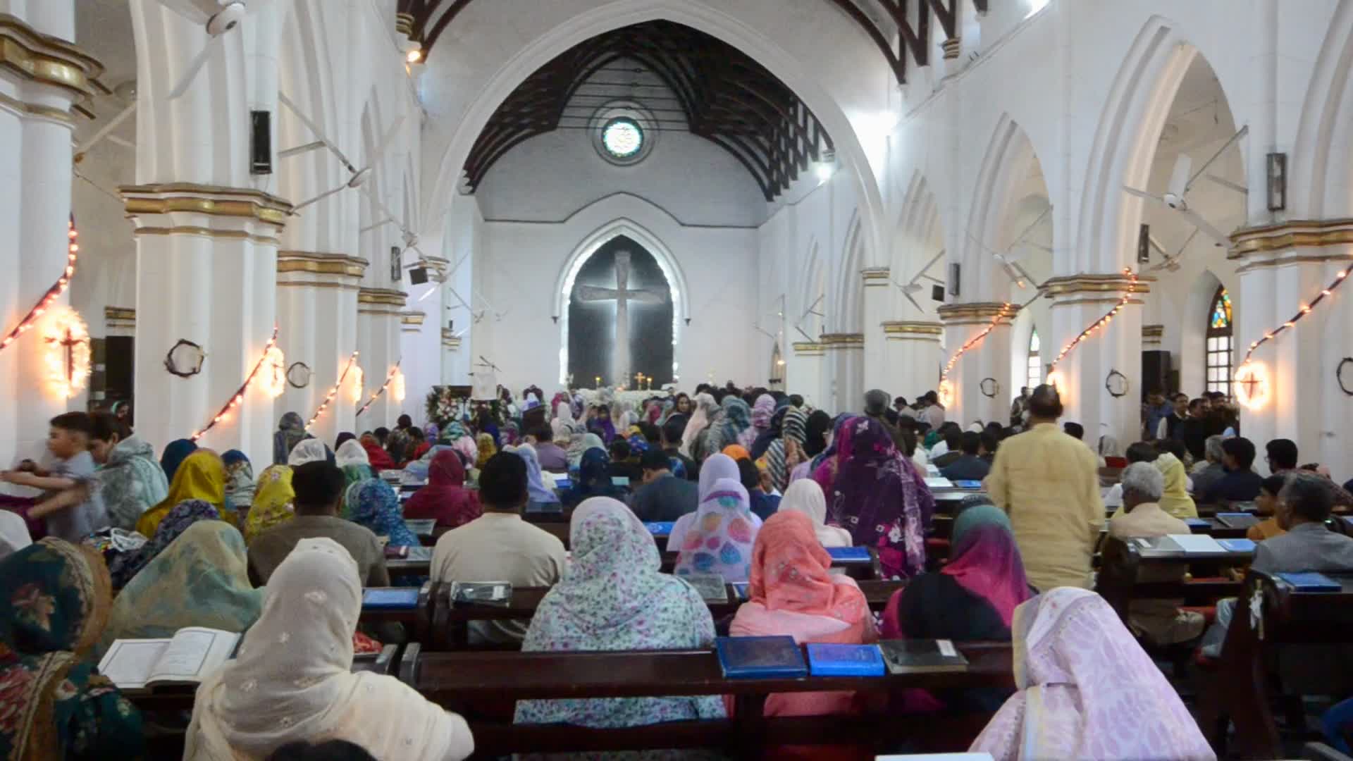 Christians in Peshawar celebrate Easter Sunday