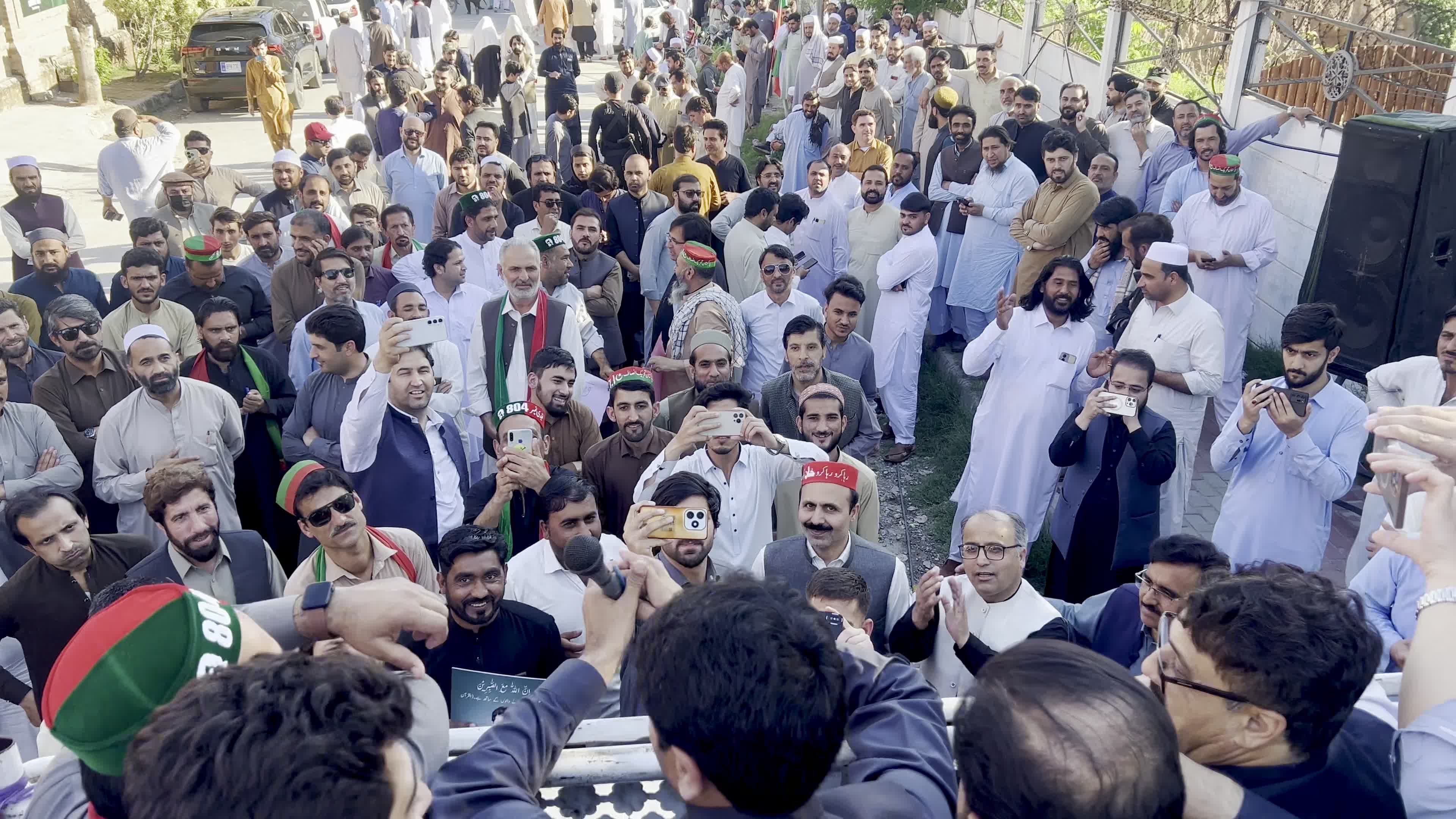 Christians in Peshawar celebrate Easter Sunday
