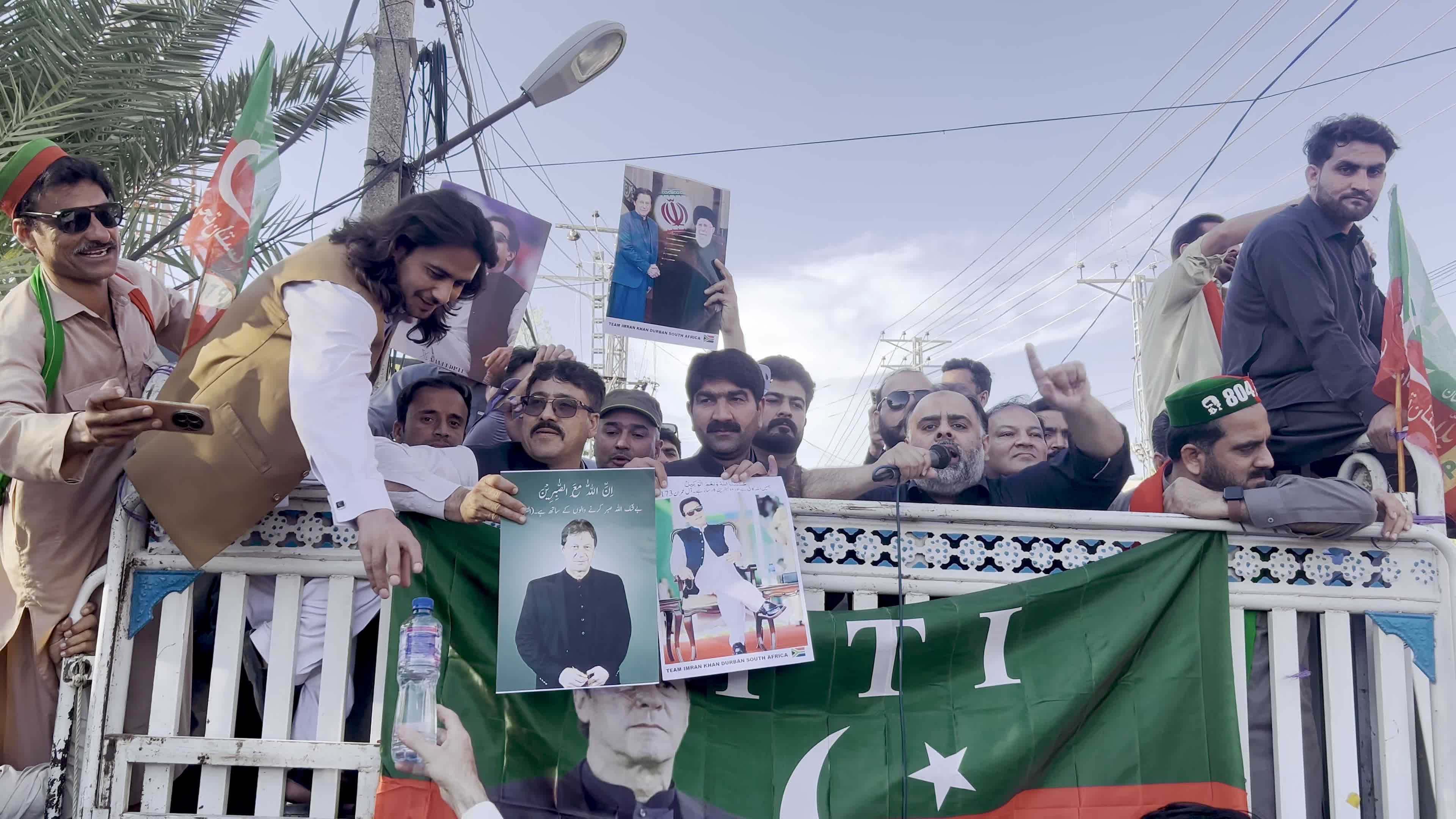 Opposition parties protest against gas prices hike in Pakistan