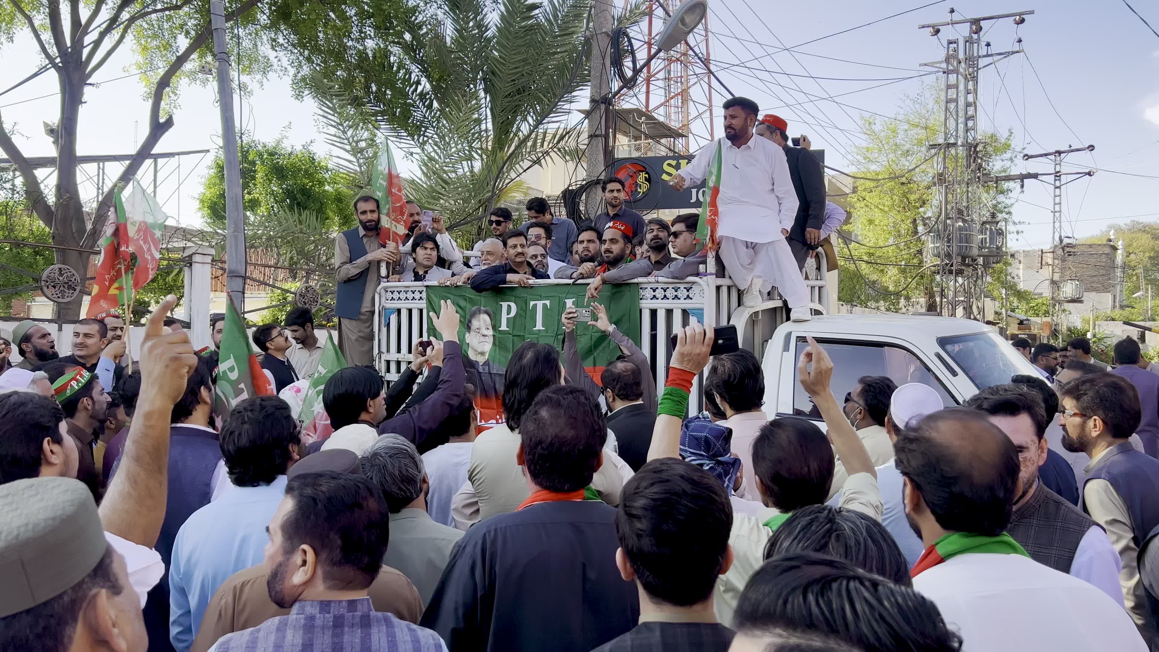 Opposition parties protest against gas prices hike in Pakistan