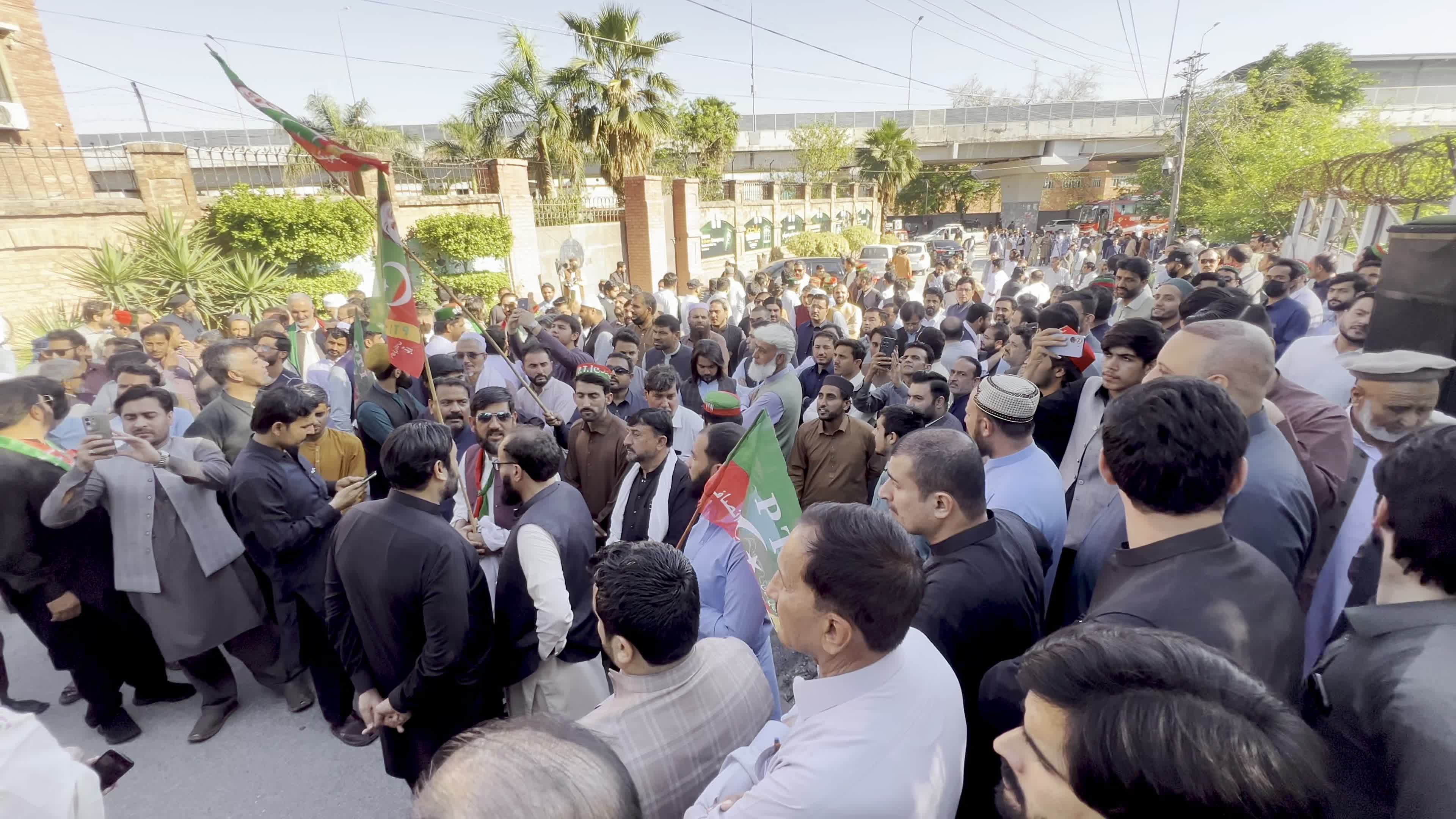 Opposition parties protest against gas prices hike in Pakistan