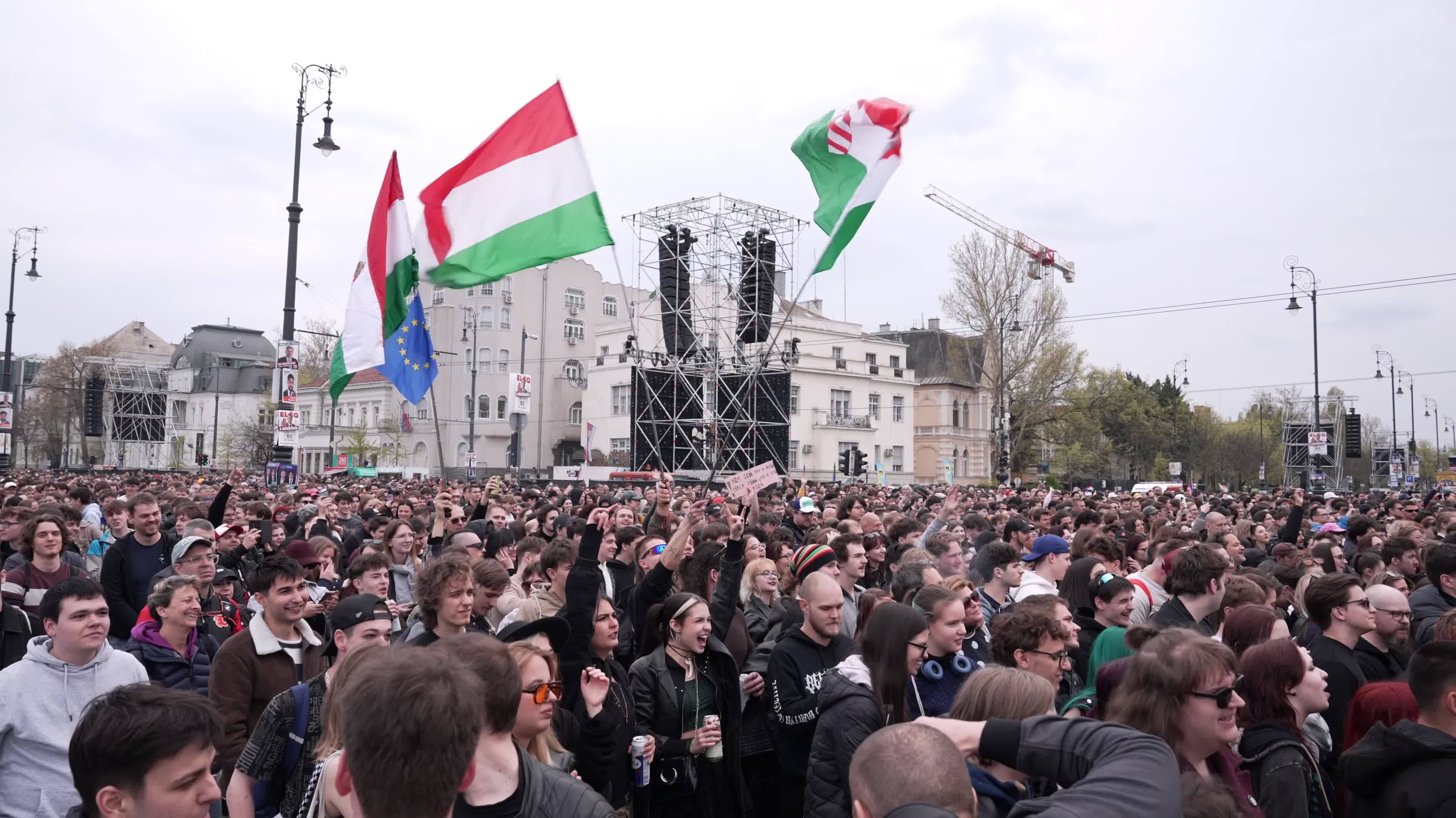 Crowds attend anti-government concert in Budapest