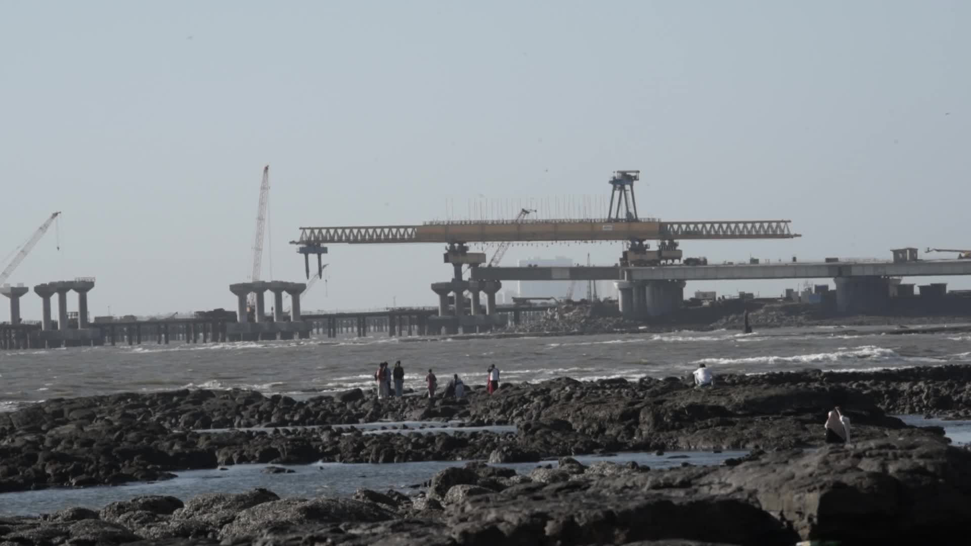 Mumbai’s Waterfront Leisure Amid Coastal Road Construction
