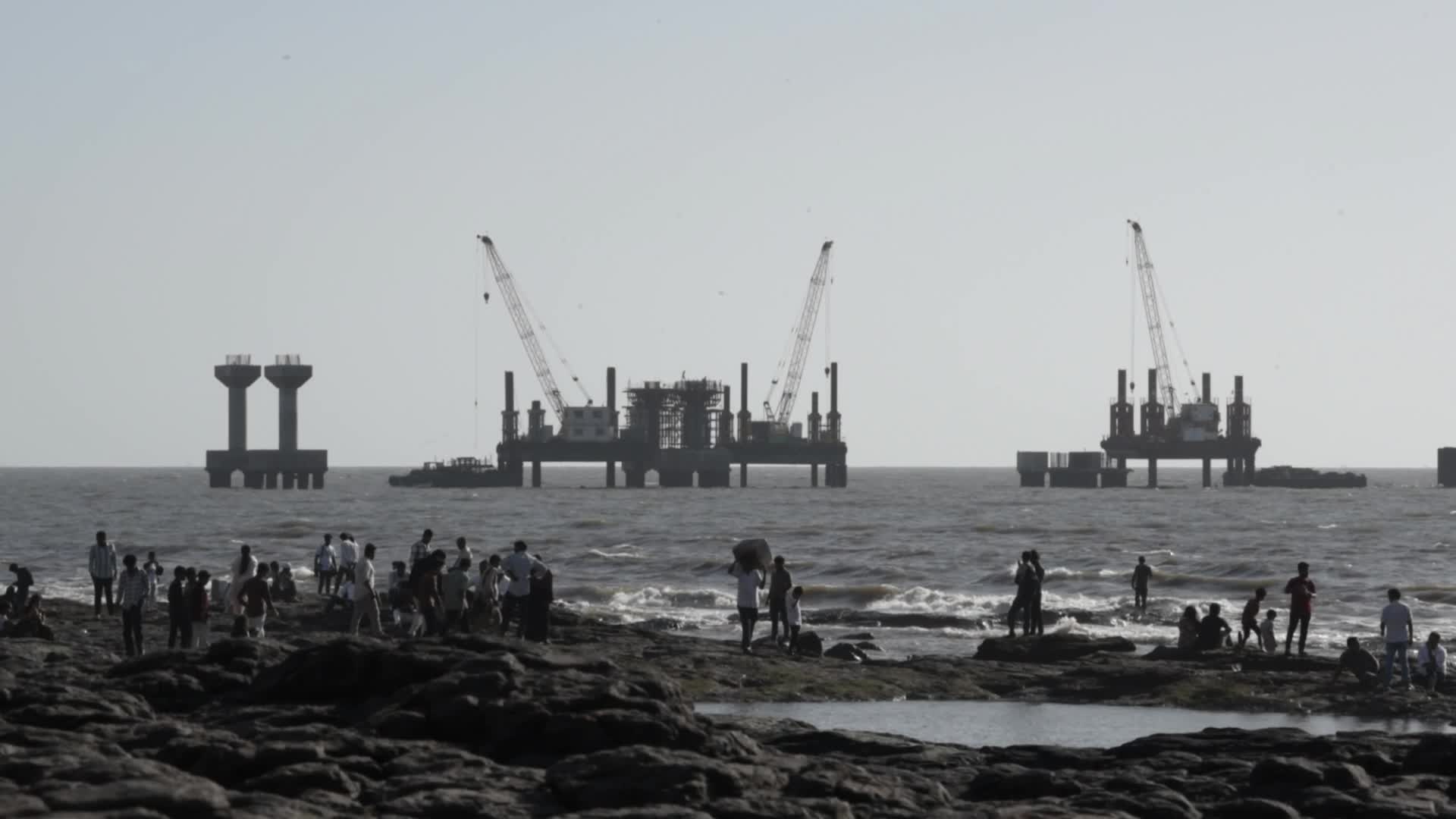 Mumbai’s Waterfront Leisure Amid Coastal Road Construction