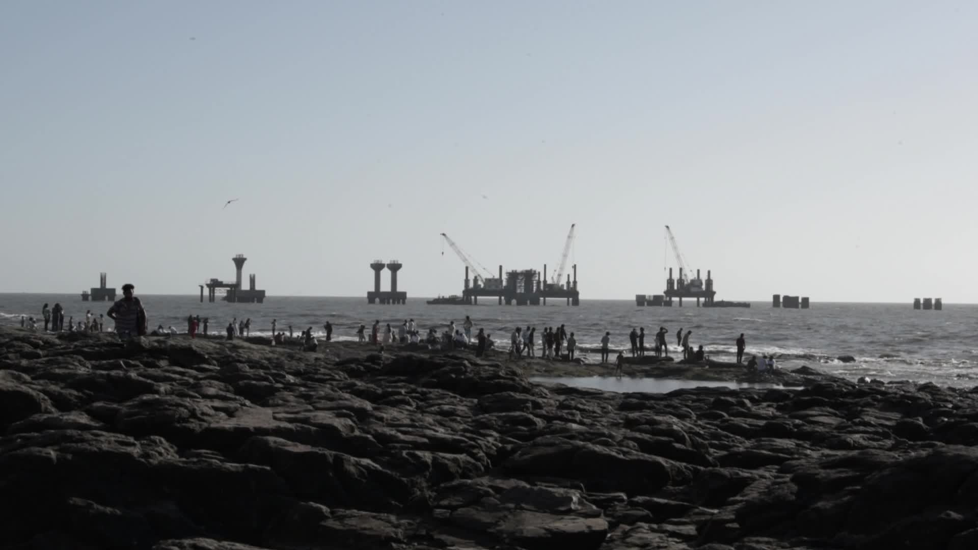 Mumbai’s Waterfront Leisure Amid Coastal Road Construction