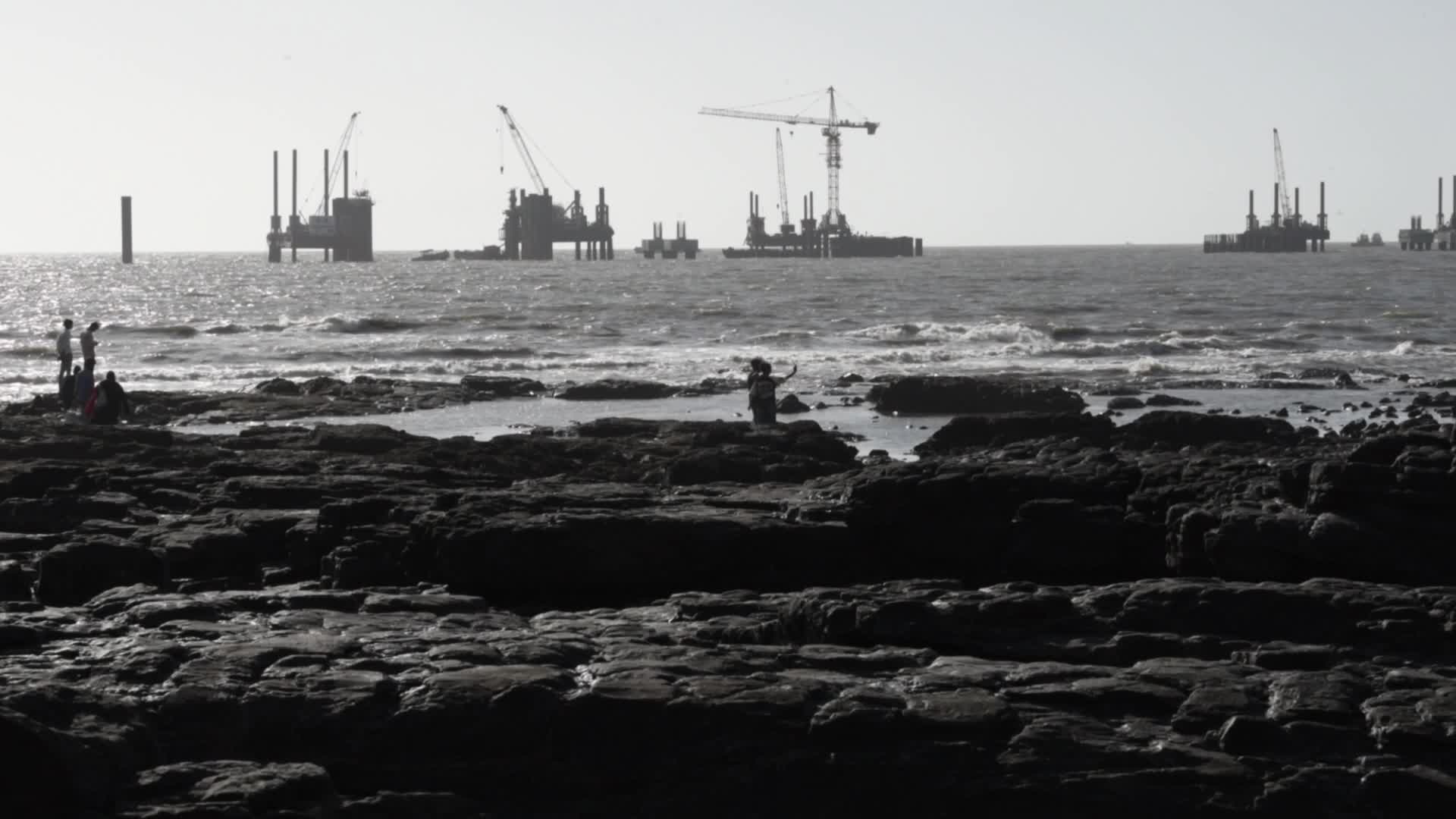 Mumbai’s Waterfront Leisure Amid Coastal Road Construction
